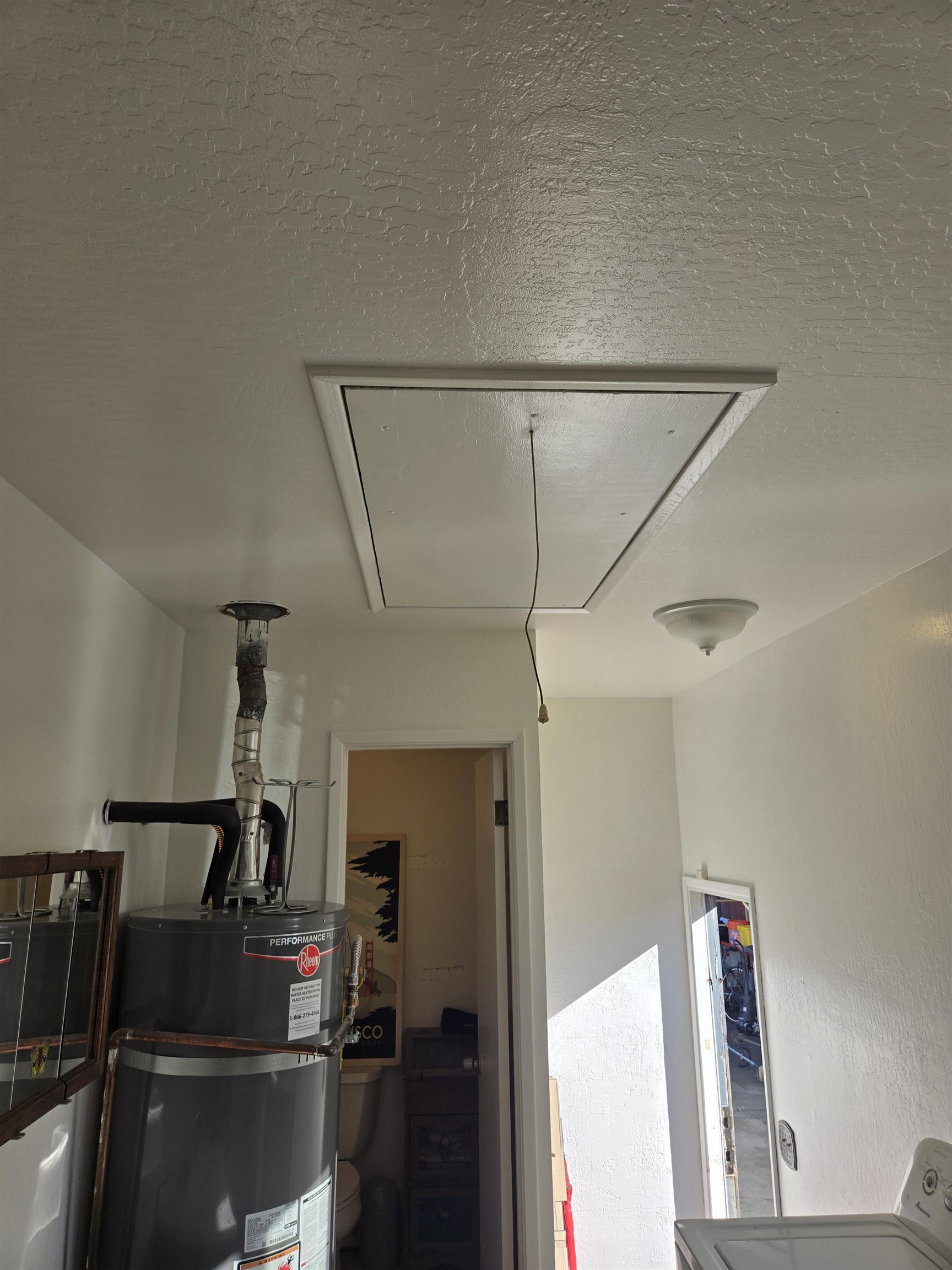 Detail Gallery Image 3 of 18 For 950 Donovan Dr, San Leandro,  CA 94577 - 2 Beds | 2/1 Baths