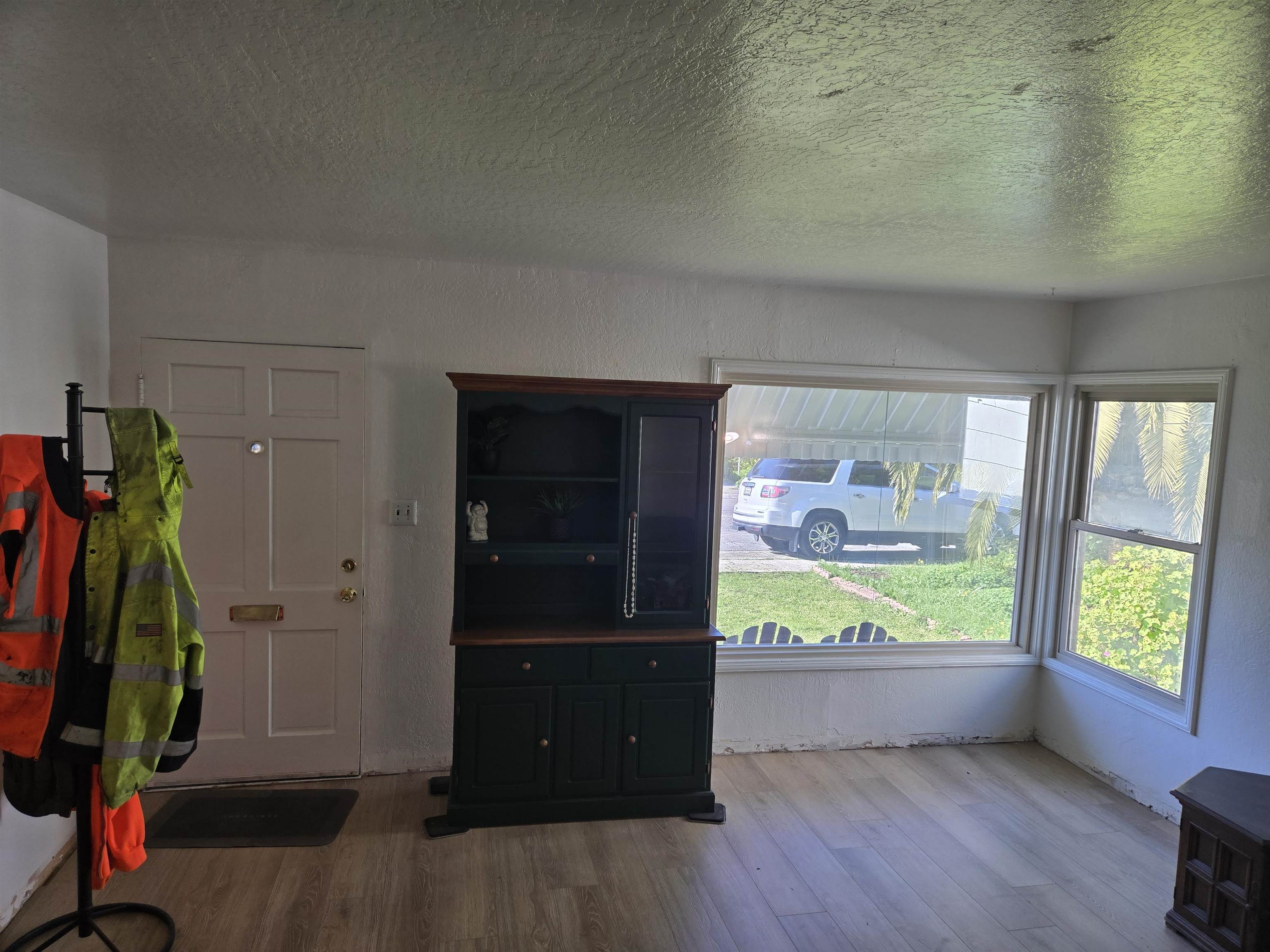 Detail Gallery Image 4 of 18 For 950 Donovan Dr, San Leandro,  CA 94577 - 2 Beds | 2/1 Baths