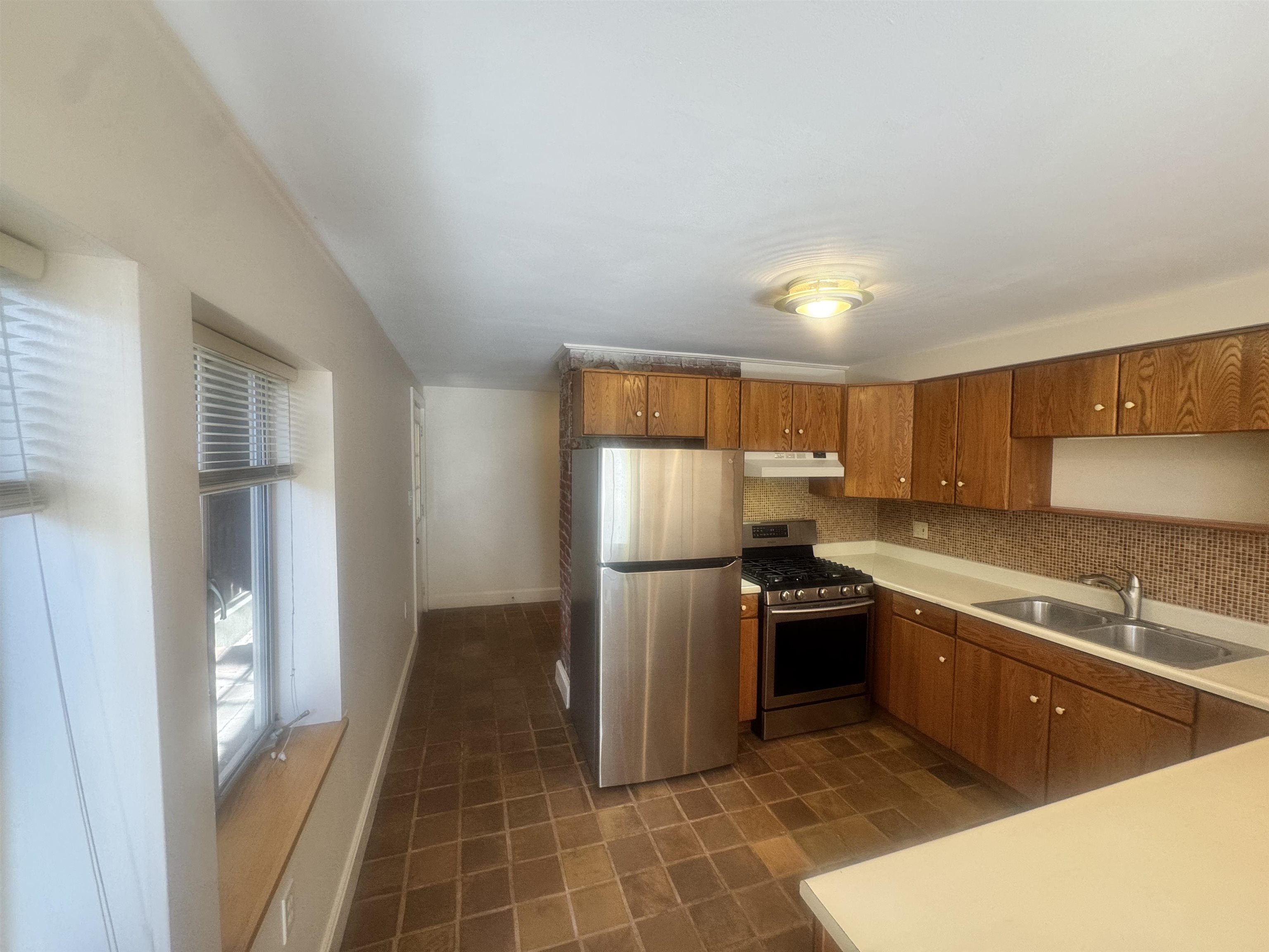 Detail Gallery Image 19 of 32 For 1723 Carleton Street a,  Berkeley,  CA 94703 - 3 Beds | 1 Baths