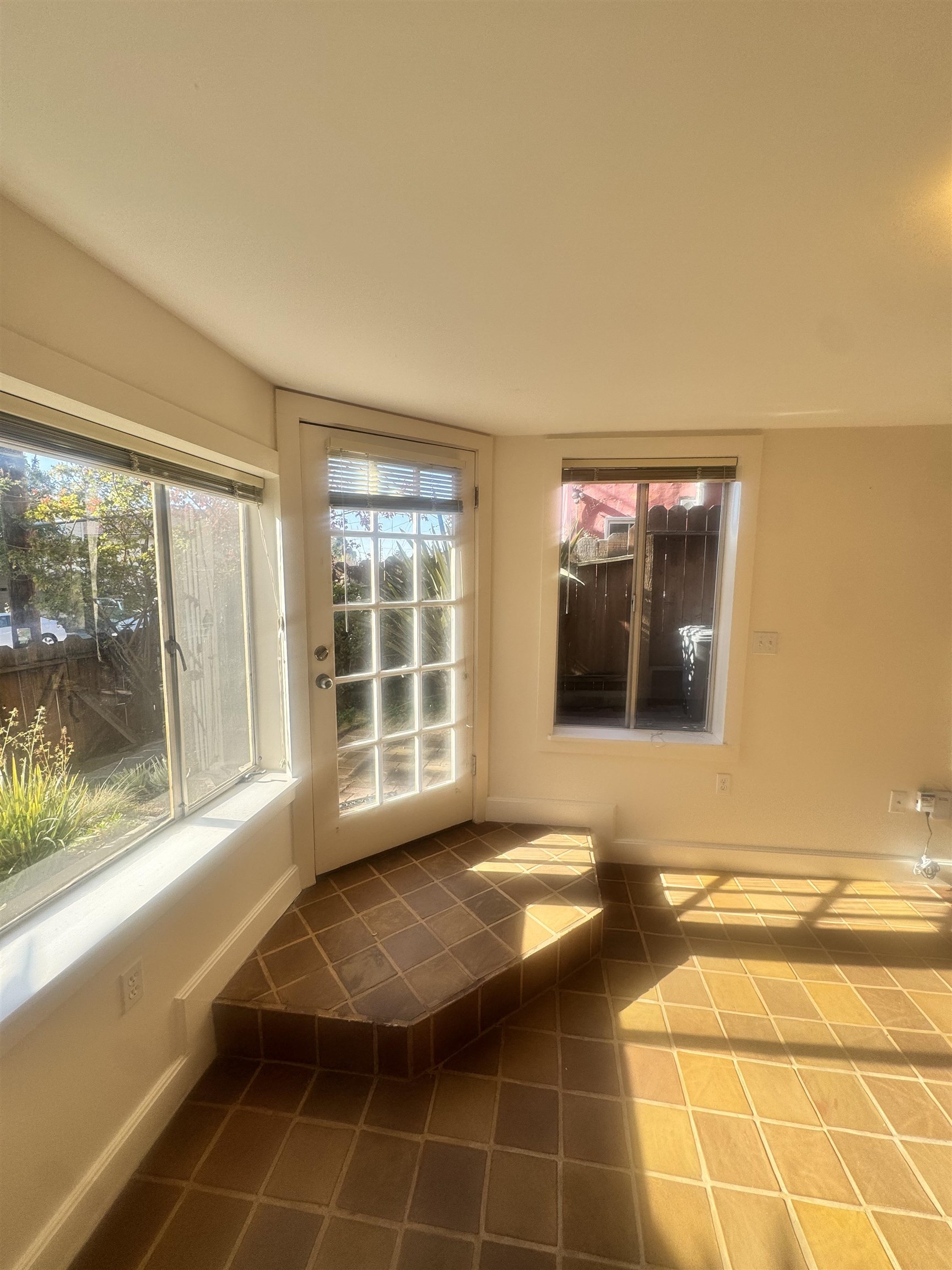 Detail Gallery Image 8 of 32 For 1723 Carleton Street a,  Berkeley,  CA 94703 - 3 Beds | 1 Baths
