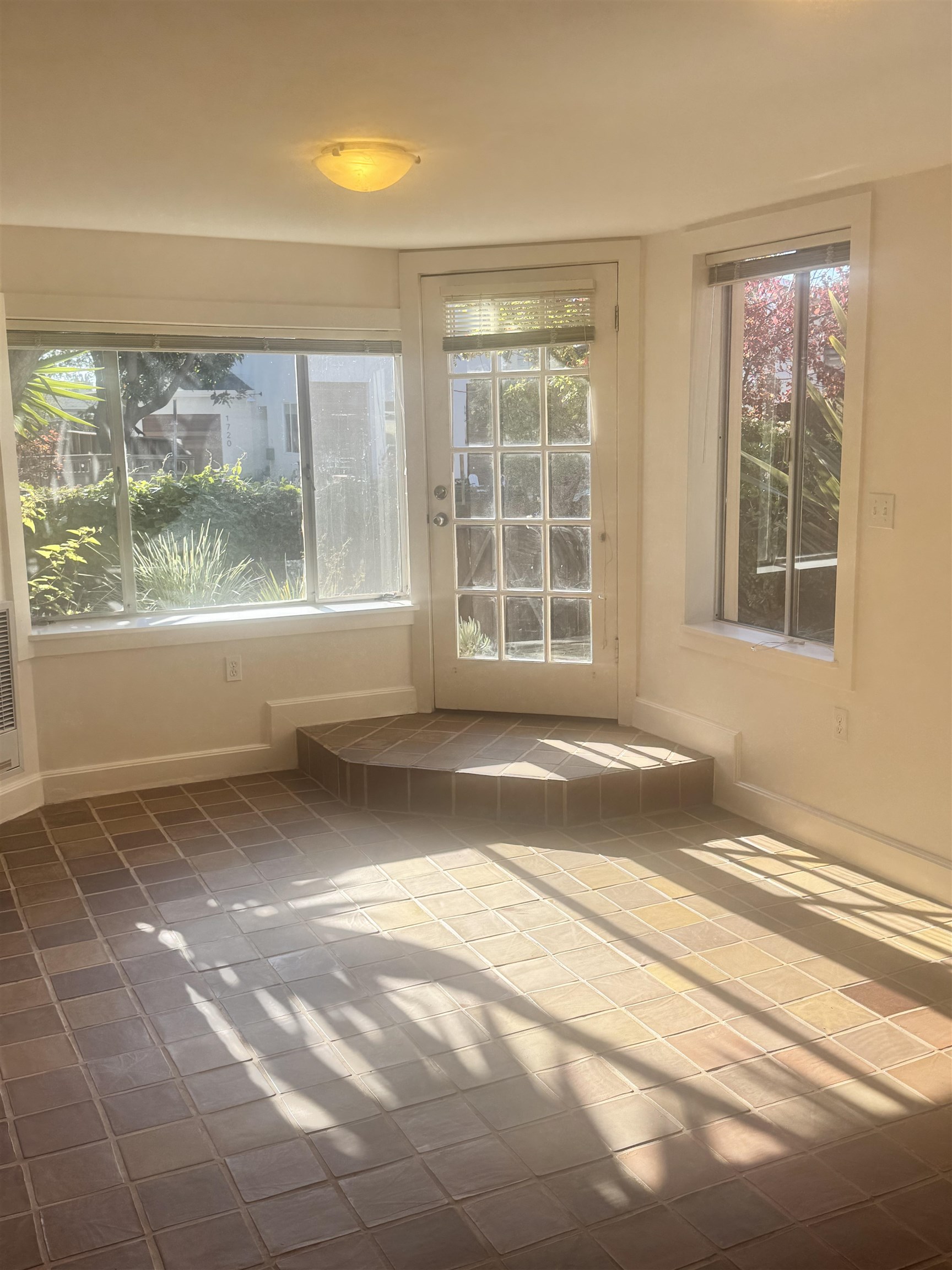 Detail Gallery Image 10 of 32 For 1723 Carleton Street a,  Berkeley,  CA 94703 - 3 Beds | 1 Baths