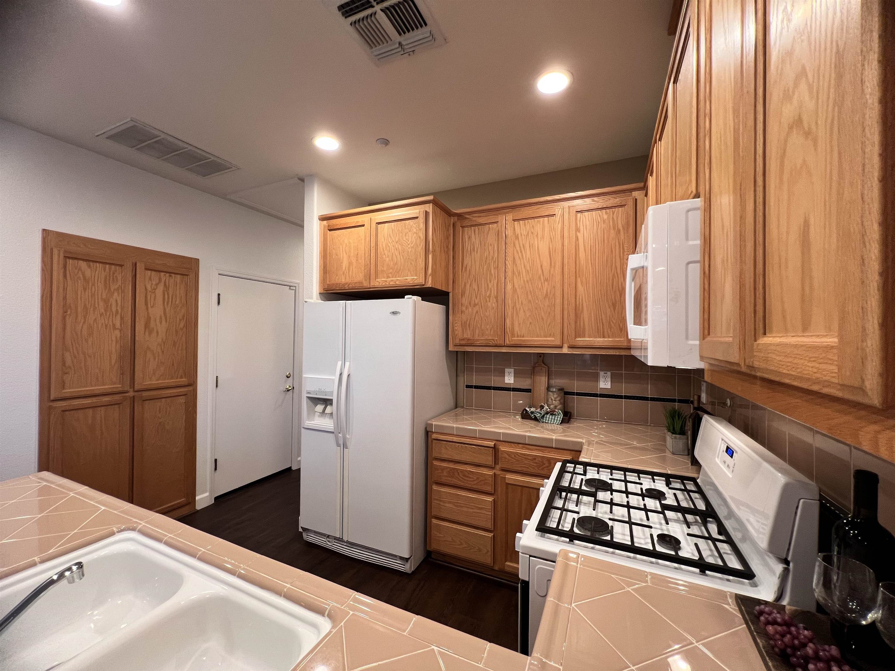 Photo #8: 41120303 Listing: Photo #8