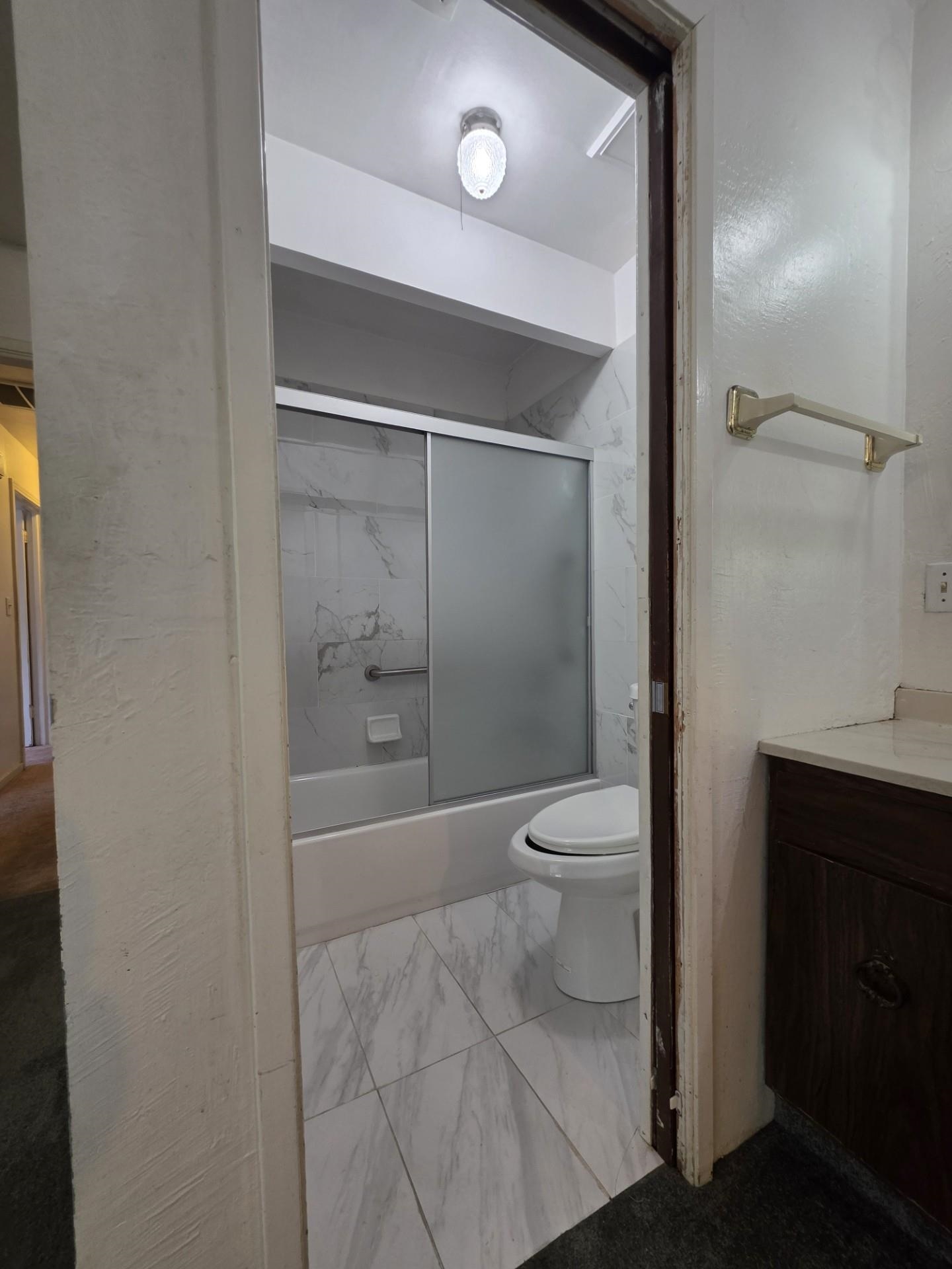 Detail Gallery Image 15 of 25 For 224 Ivy Dr, Menlo Park,  CA 94025 - 3 Beds | 2 Baths