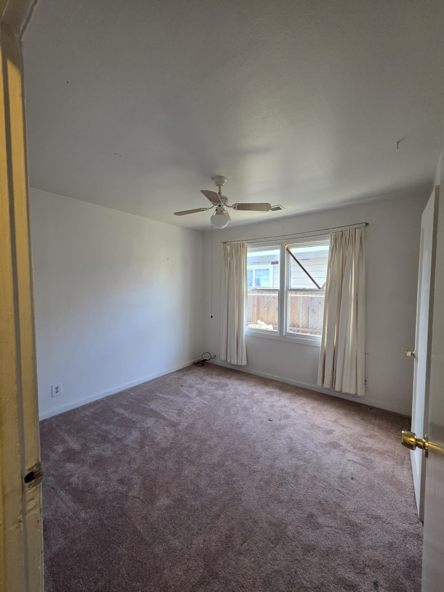 Detail Gallery Image 9 of 25 For 224 Ivy Dr, Menlo Park,  CA 94025 - 3 Beds | 2 Baths