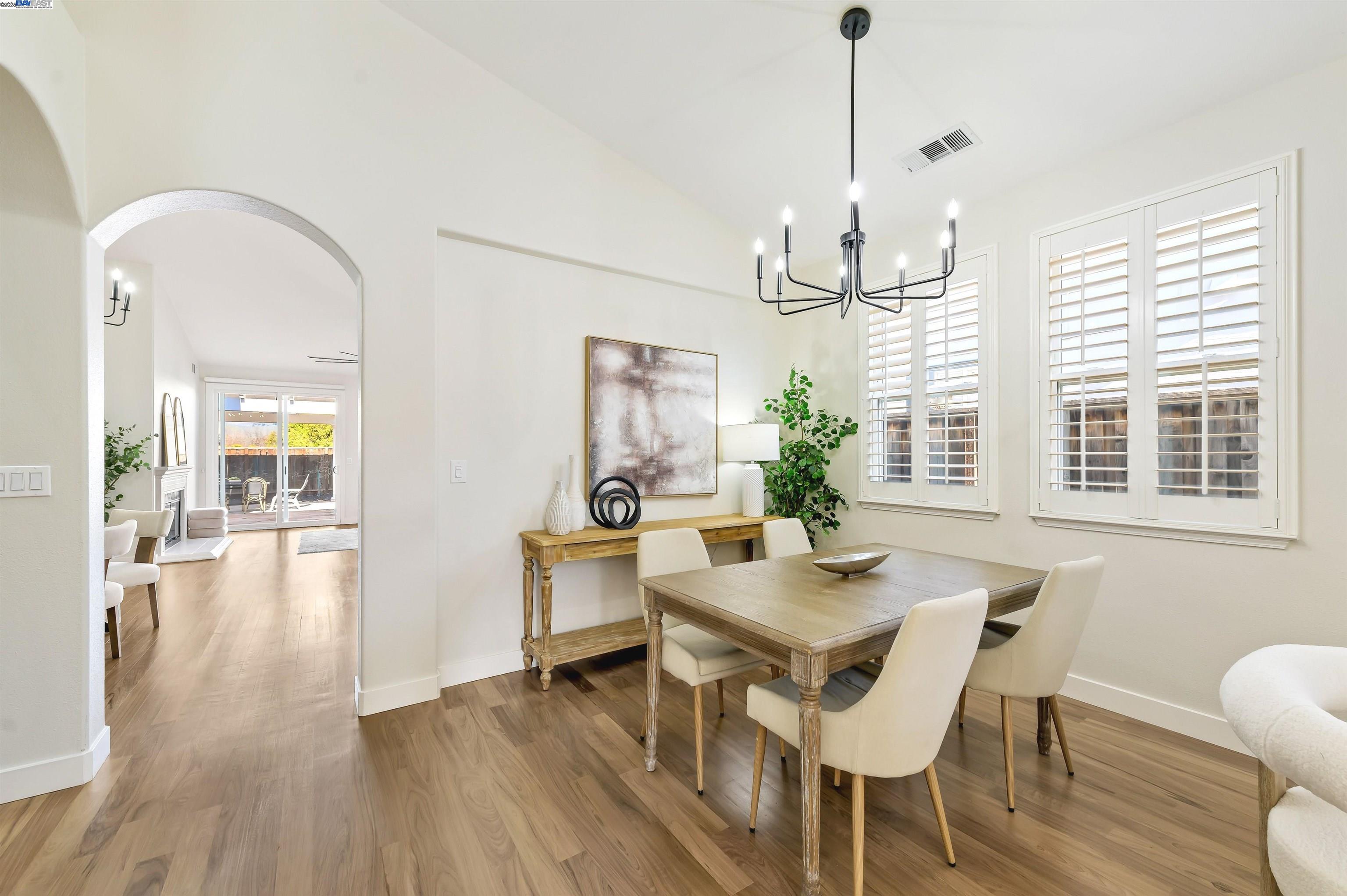 Detail Gallery Image 13 of 31 For 1821 Meadow Glen Dr, Livermore,  CA 94551 - 3 Beds | 2 Baths