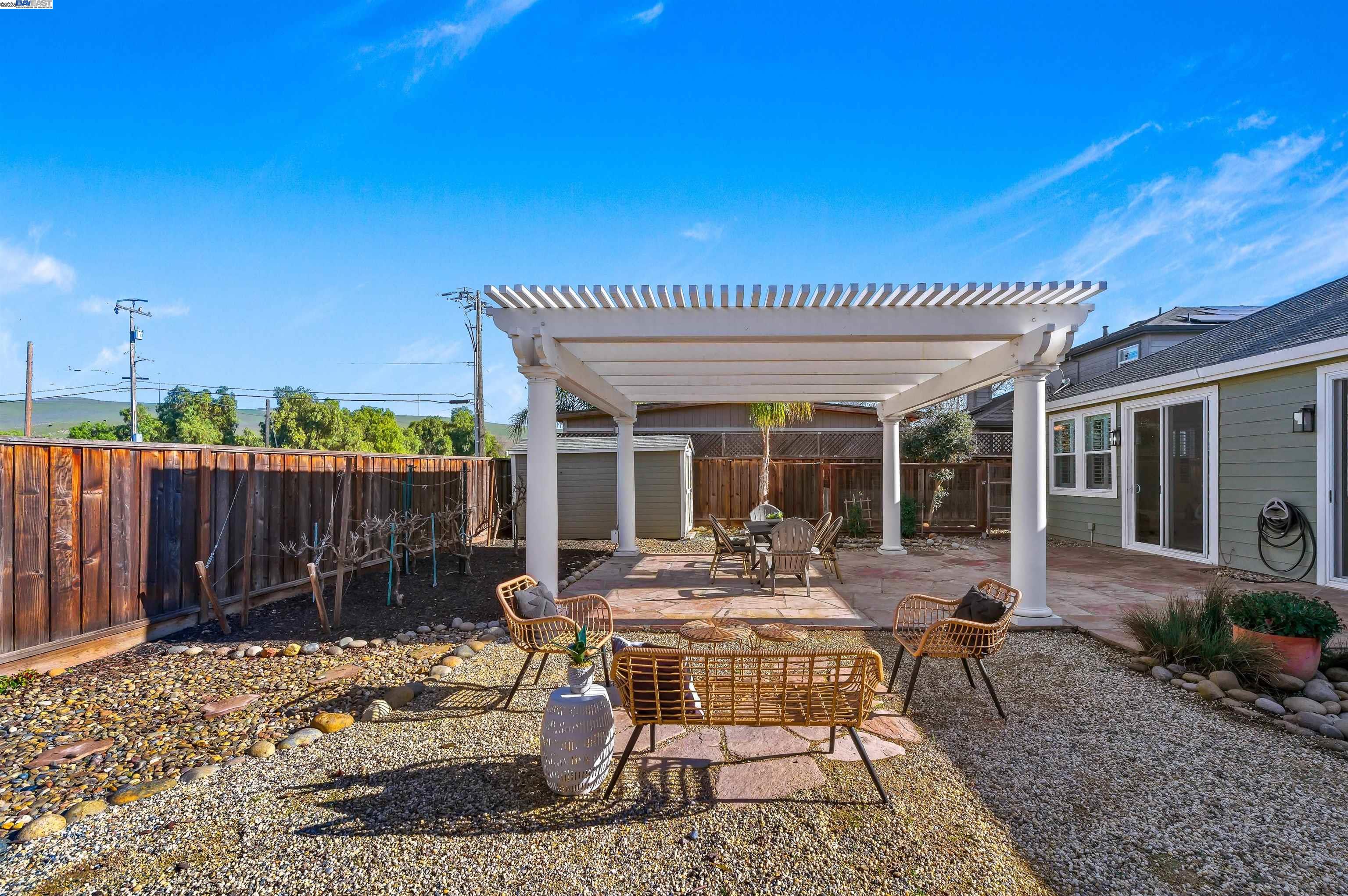 Detail Gallery Image 25 of 31 For 1821 Meadow Glen Dr, Livermore,  CA 94551 - 3 Beds | 2 Baths