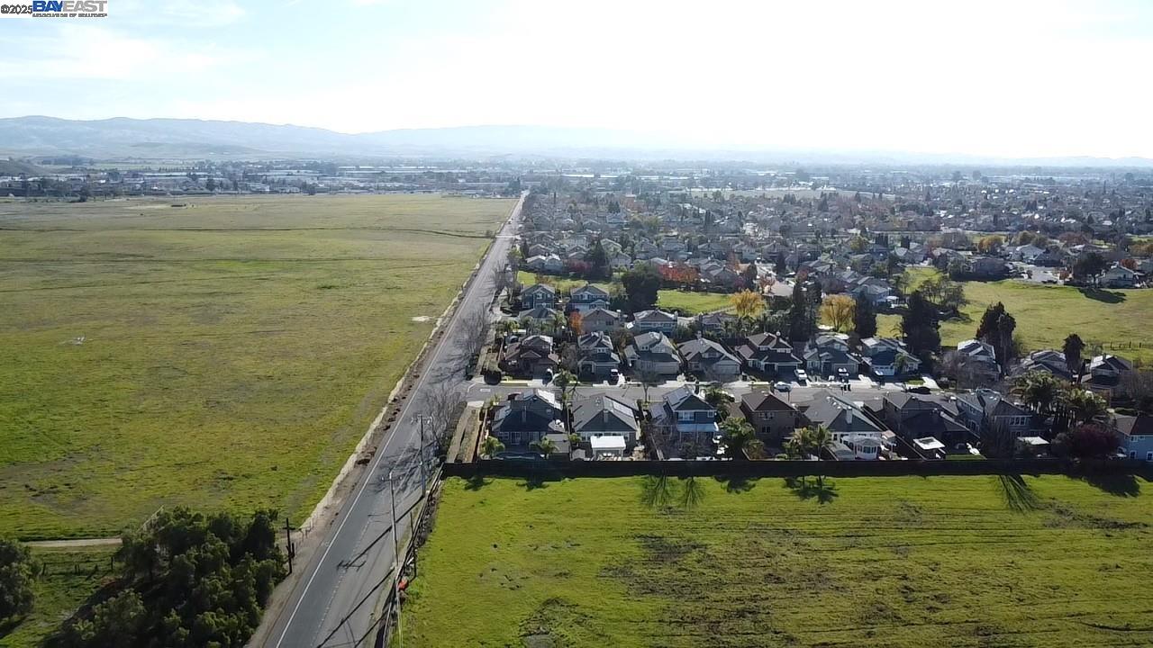 Detail Gallery Image 29 of 31 For 1821 Meadow Glen Dr, Livermore,  CA 94551 - 3 Beds | 2 Baths