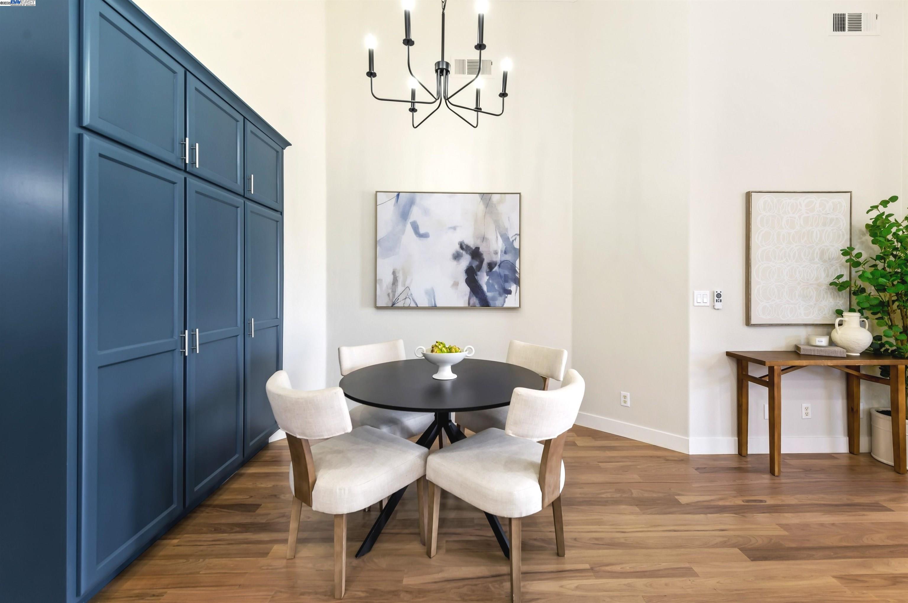 Detail Gallery Image 4 of 31 For 1821 Meadow Glen Dr, Livermore,  CA 94551 - 3 Beds | 2 Baths