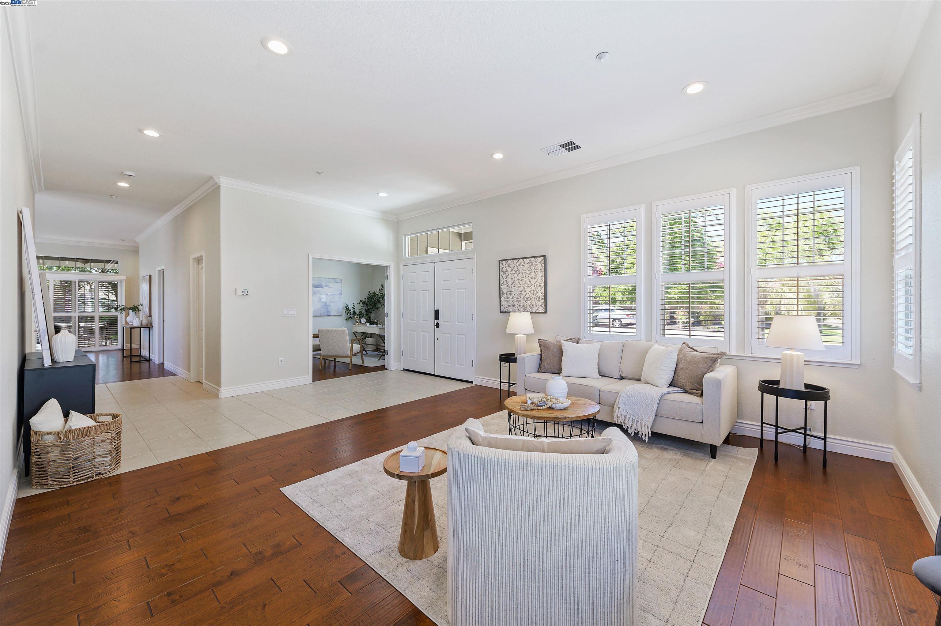 Detail Gallery Image 12 of 32 For 725 Central Ave, Livermore,  CA 94551 - 4 Beds | 2/1 Baths