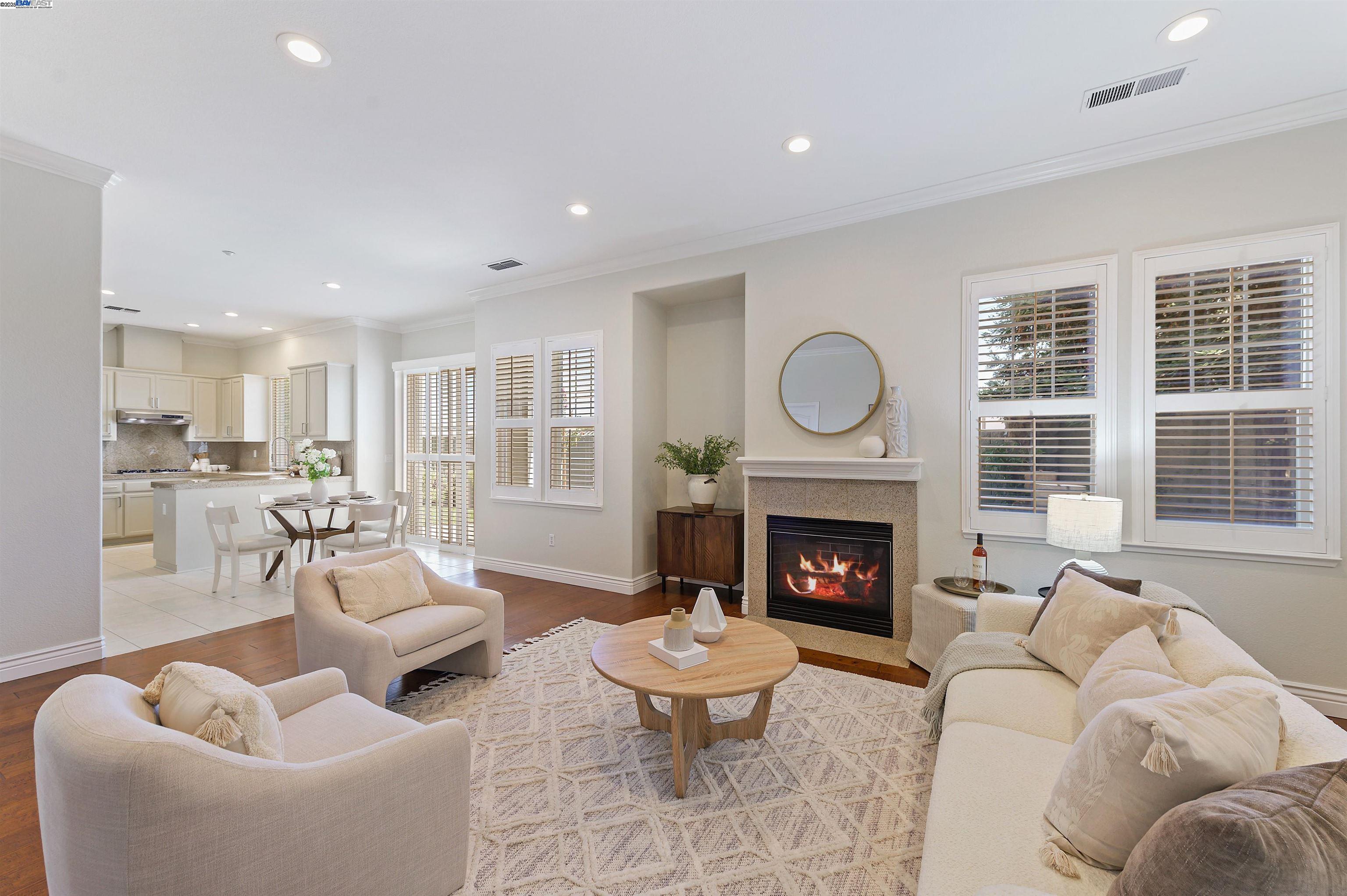 Detail Gallery Image 3 of 32 For 725 Central Ave, Livermore,  CA 94551 - 4 Beds | 2/1 Baths