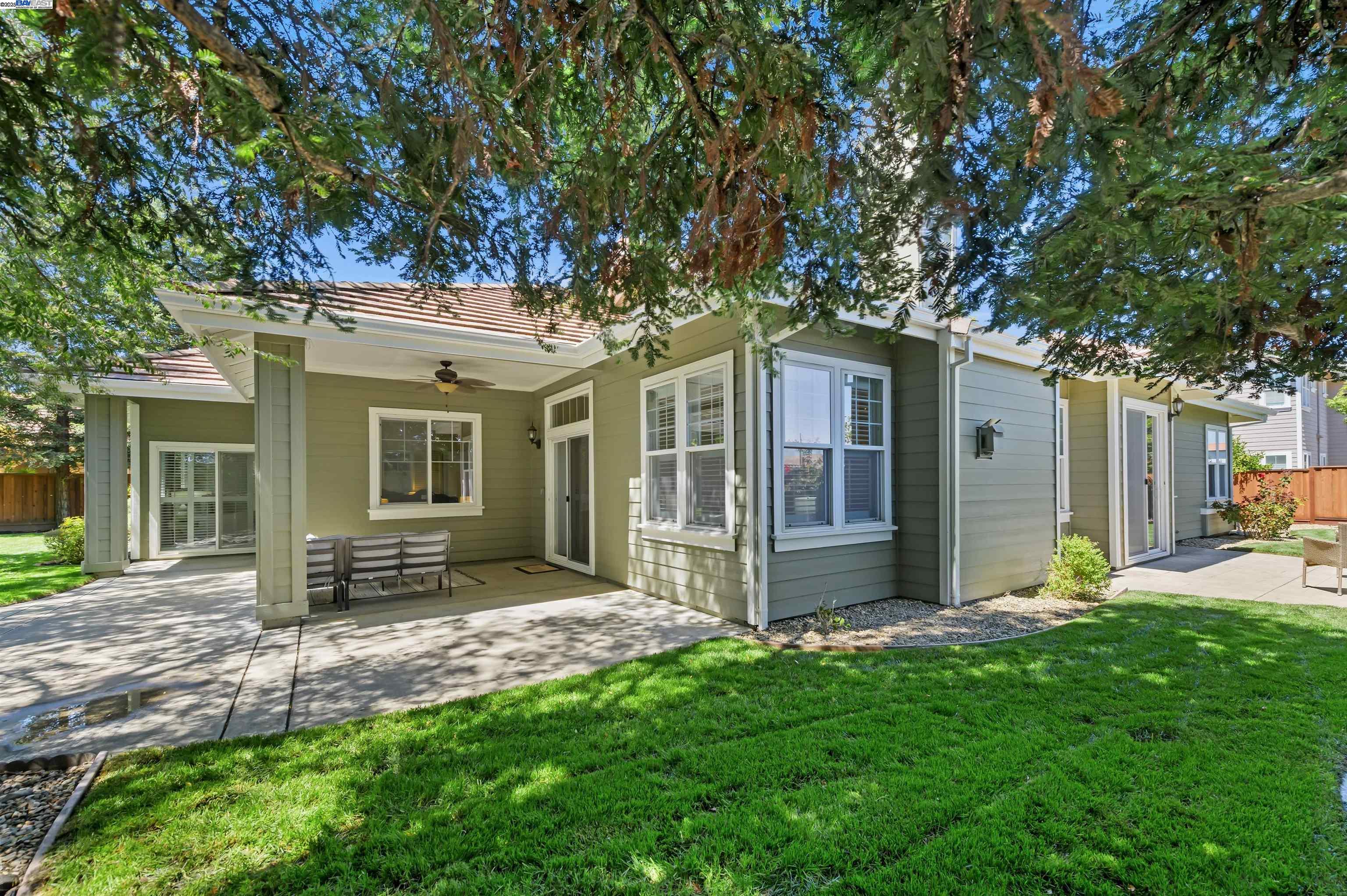 Detail Gallery Image 24 of 32 For 725 Central Ave, Livermore,  CA 94551 - 4 Beds | 2/1 Baths