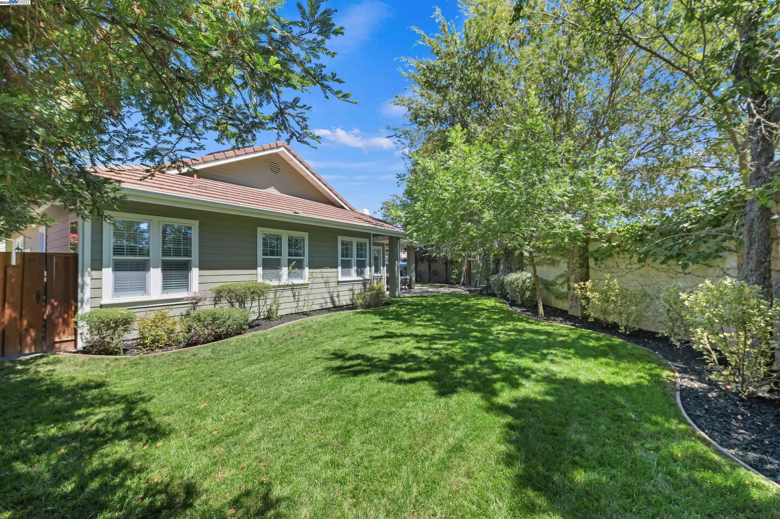 Detail Gallery Image 25 of 32 For 725 Central Ave, Livermore,  CA 94551 - 4 Beds | 2/1 Baths