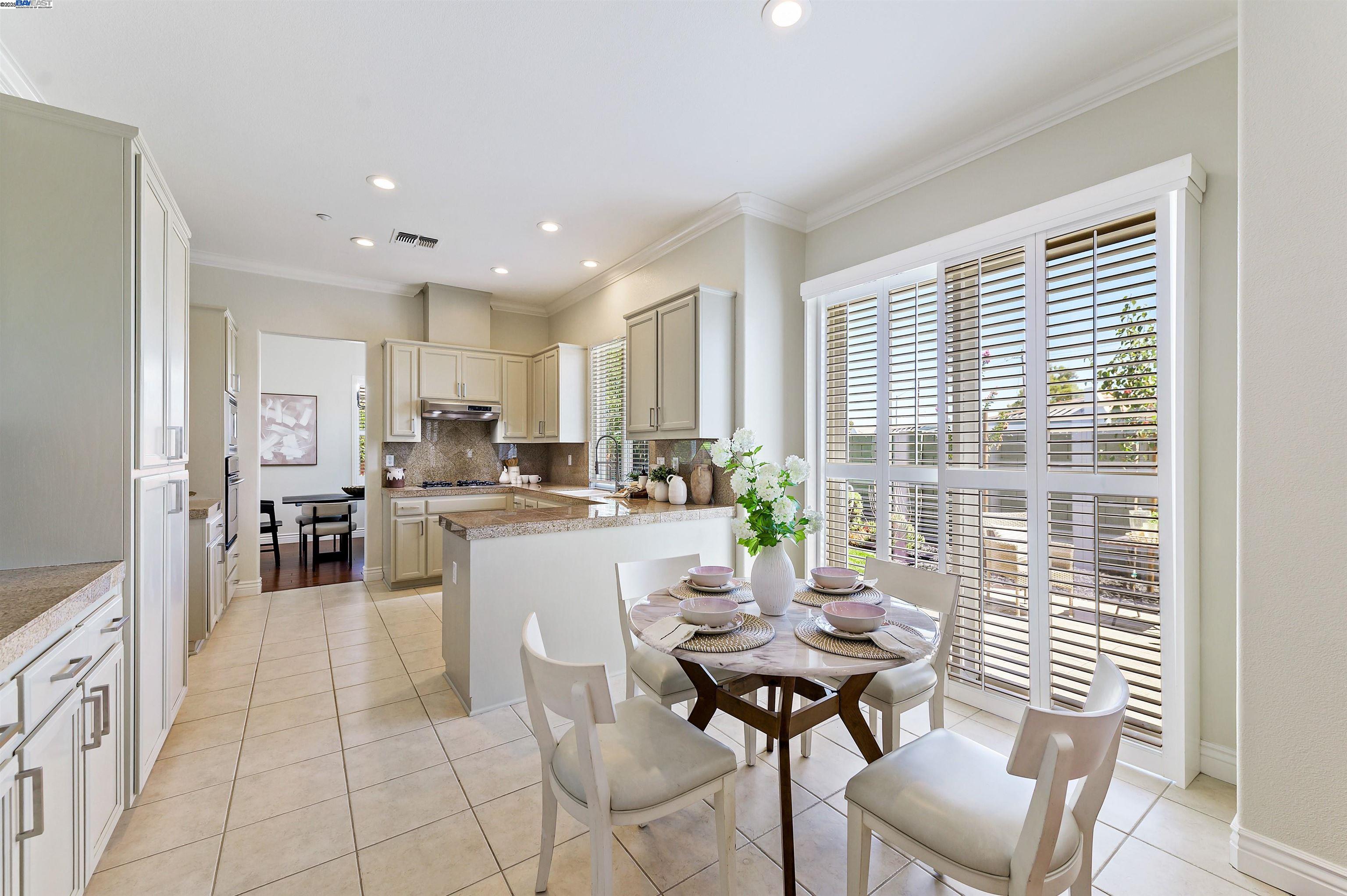 Detail Gallery Image 4 of 32 For 725 Central Ave, Livermore,  CA 94551 - 4 Beds | 2/1 Baths