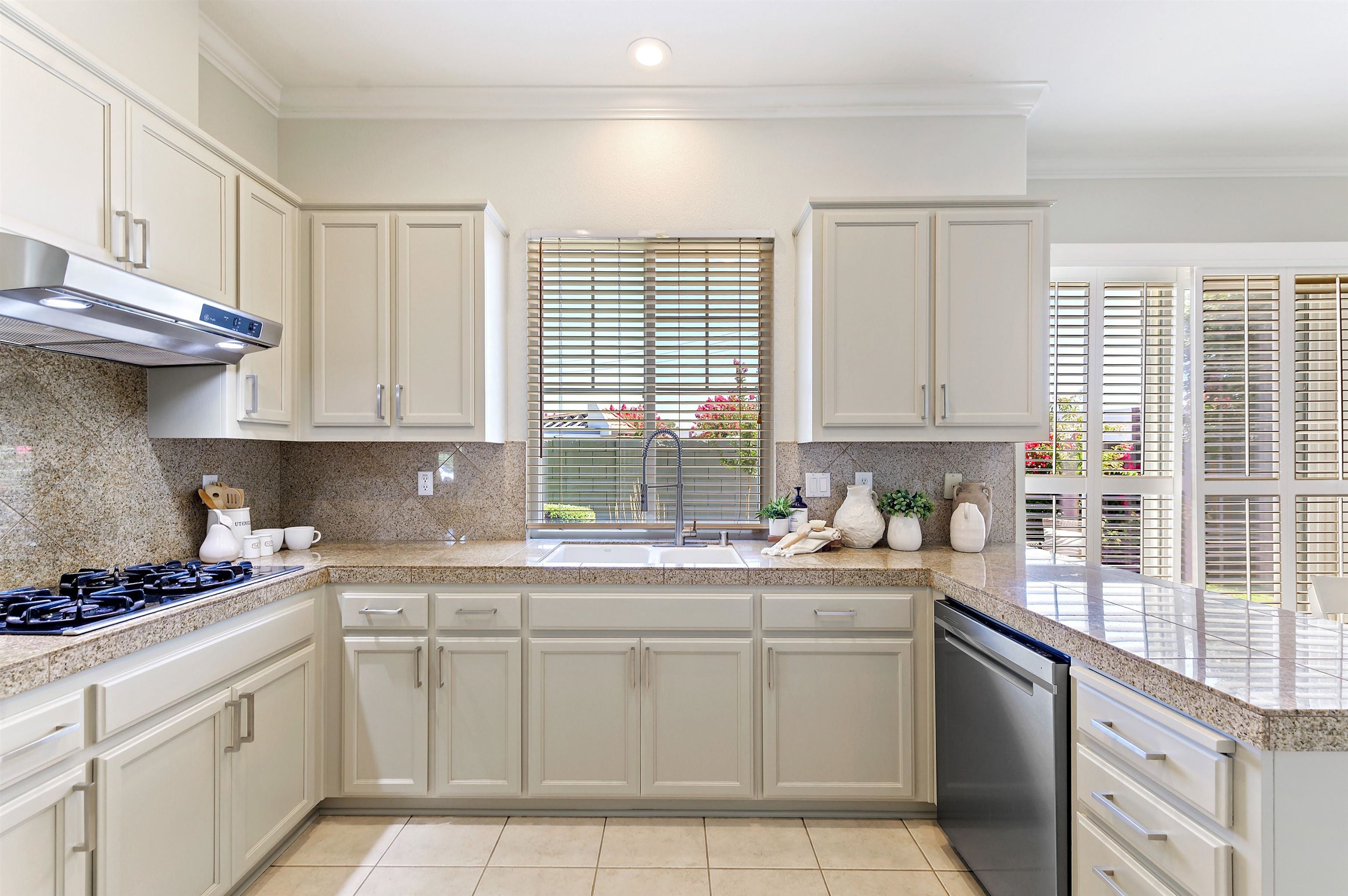 Detail Gallery Image 6 of 32 For 725 Central Ave, Livermore,  CA 94551 - 4 Beds | 2/1 Baths