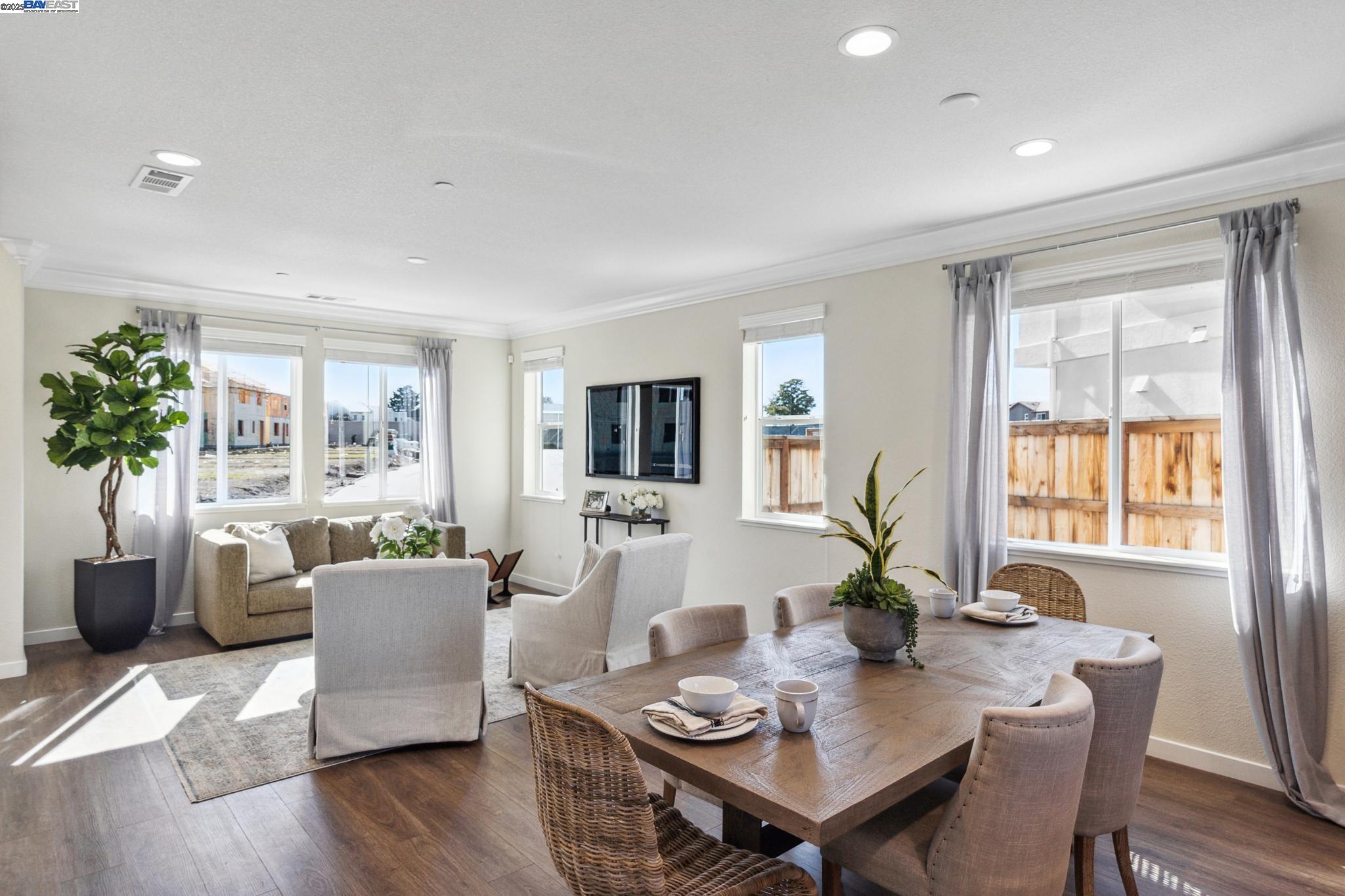 Detail Gallery Image 5 of 22 For 1488 Monument Ln, Fairfield,  CA 94533 - 4 Beds | 3 Baths