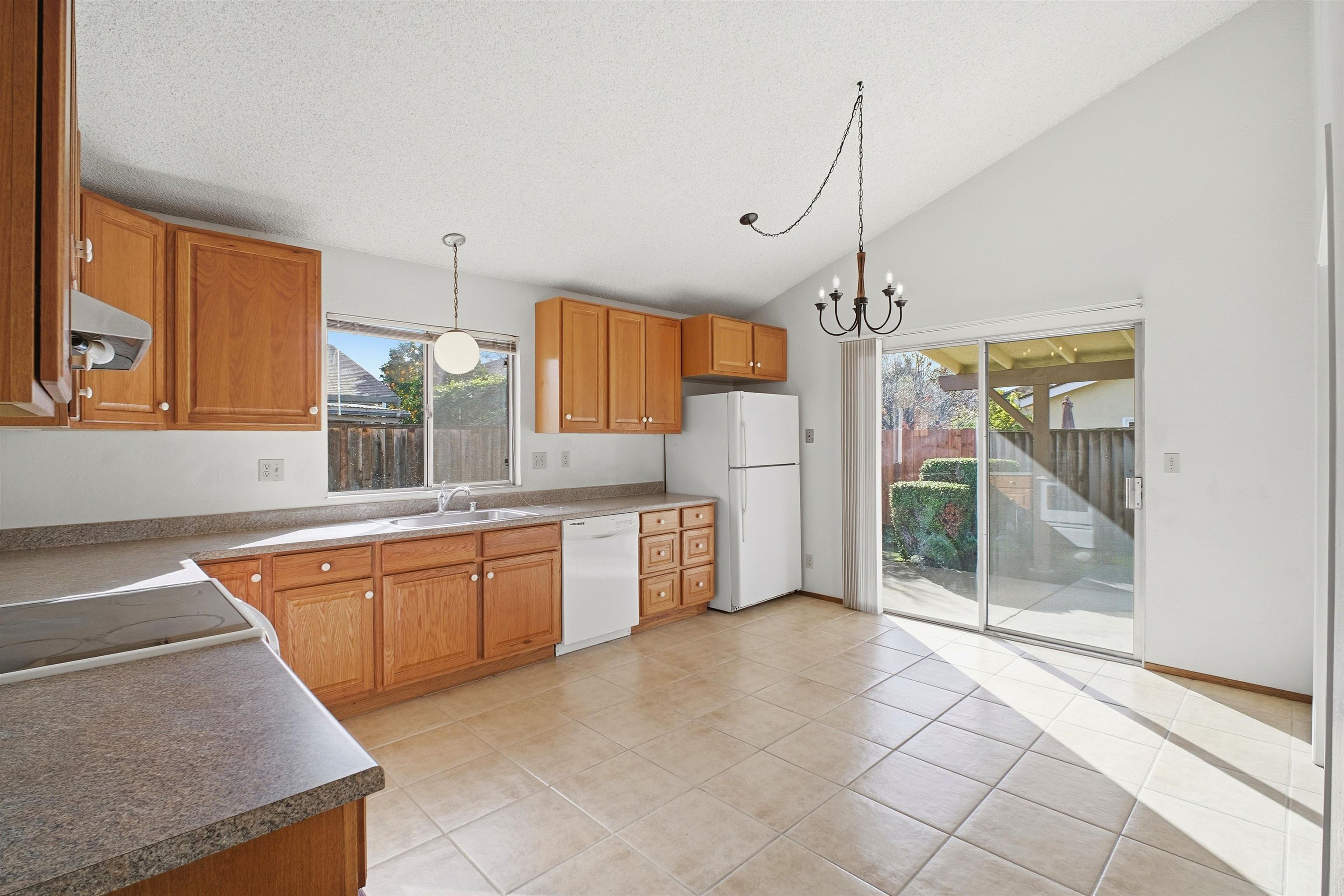 Detail Gallery Image 4 of 28 For 34311 Chester Ct, Fremont,  CA 94555 - 3 Beds | 2 Baths