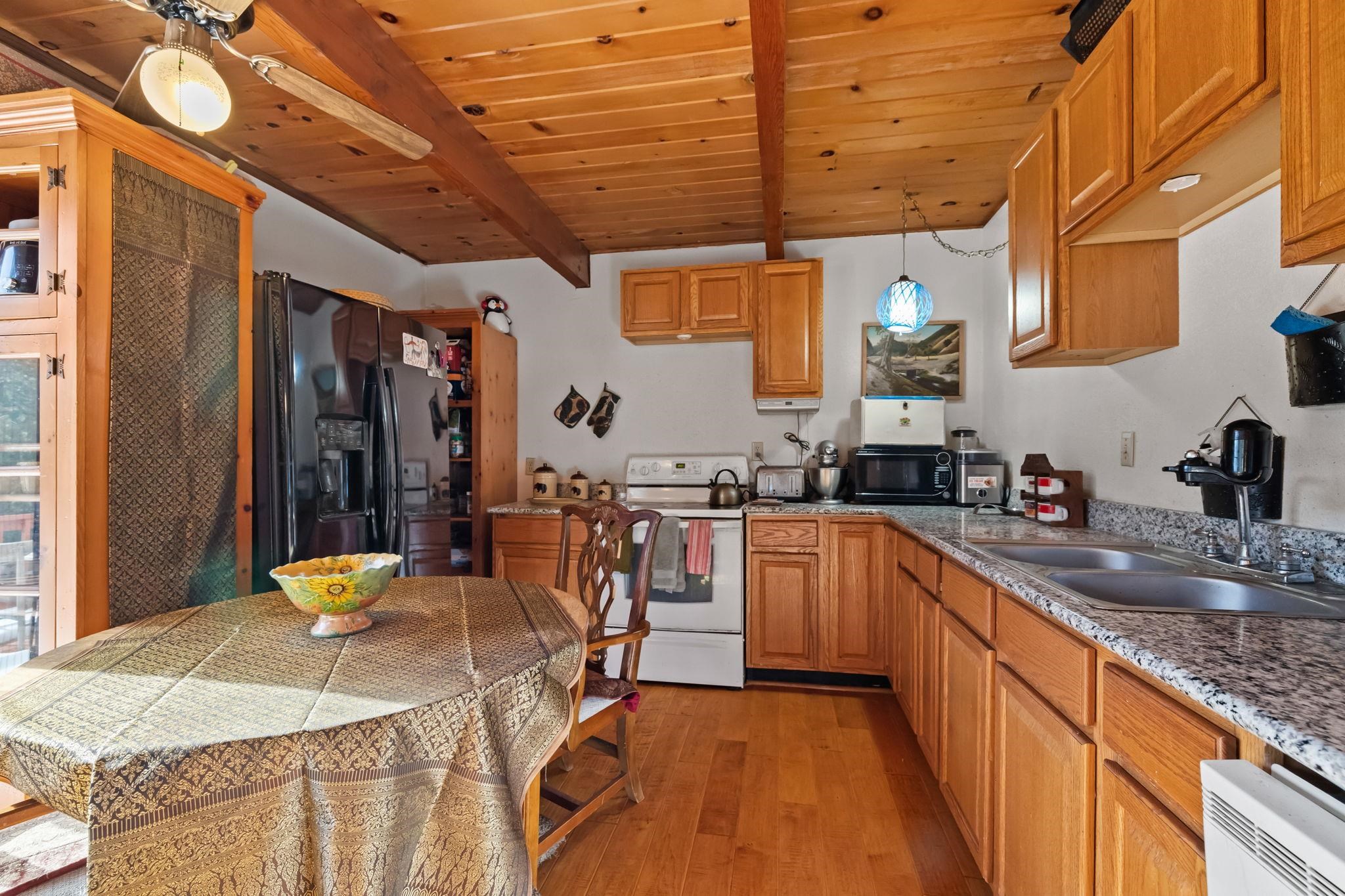 Detail Gallery Image 11 of 27 For 26039 Long Barn Rd, Long Barn,  CA 95335 - 4 Beds | 2 Baths