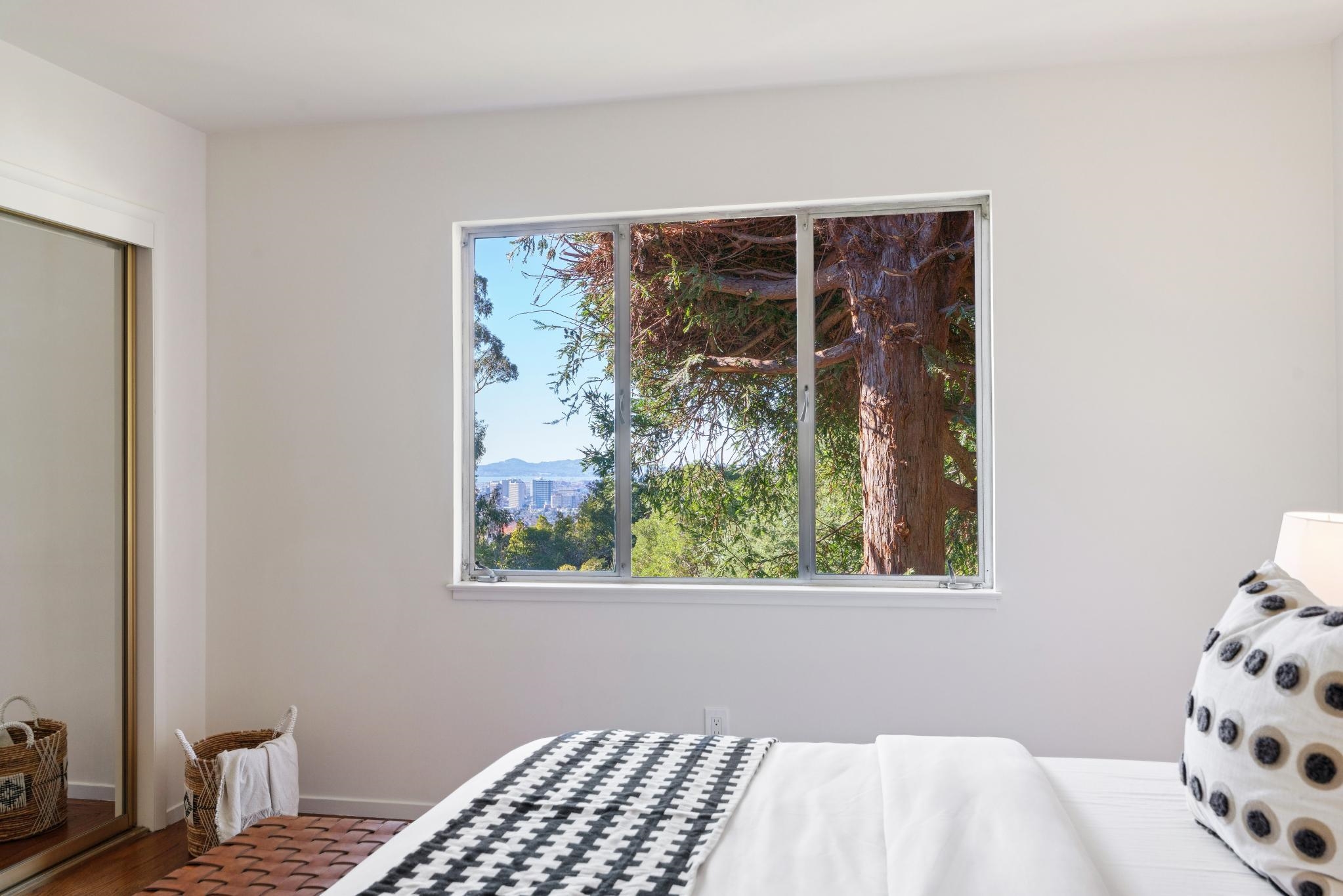 Detail Gallery Image 24 of 41 For 6227 Wood Dr, Oakland,  CA 94611 - 5 Beds | 3 Baths