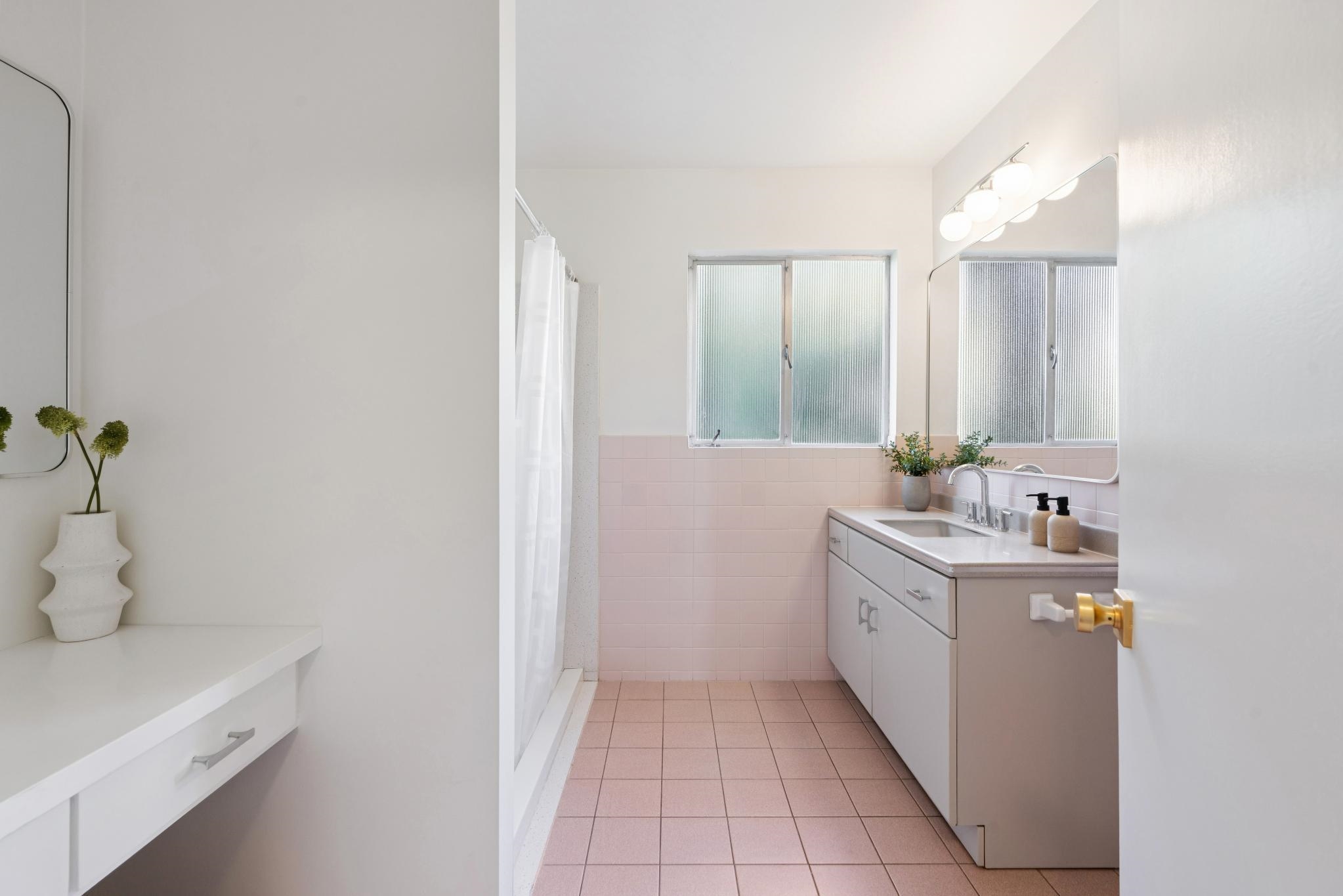 Detail Gallery Image 28 of 41 For 6227 Wood Dr, Oakland,  CA 94611 - 5 Beds | 3 Baths