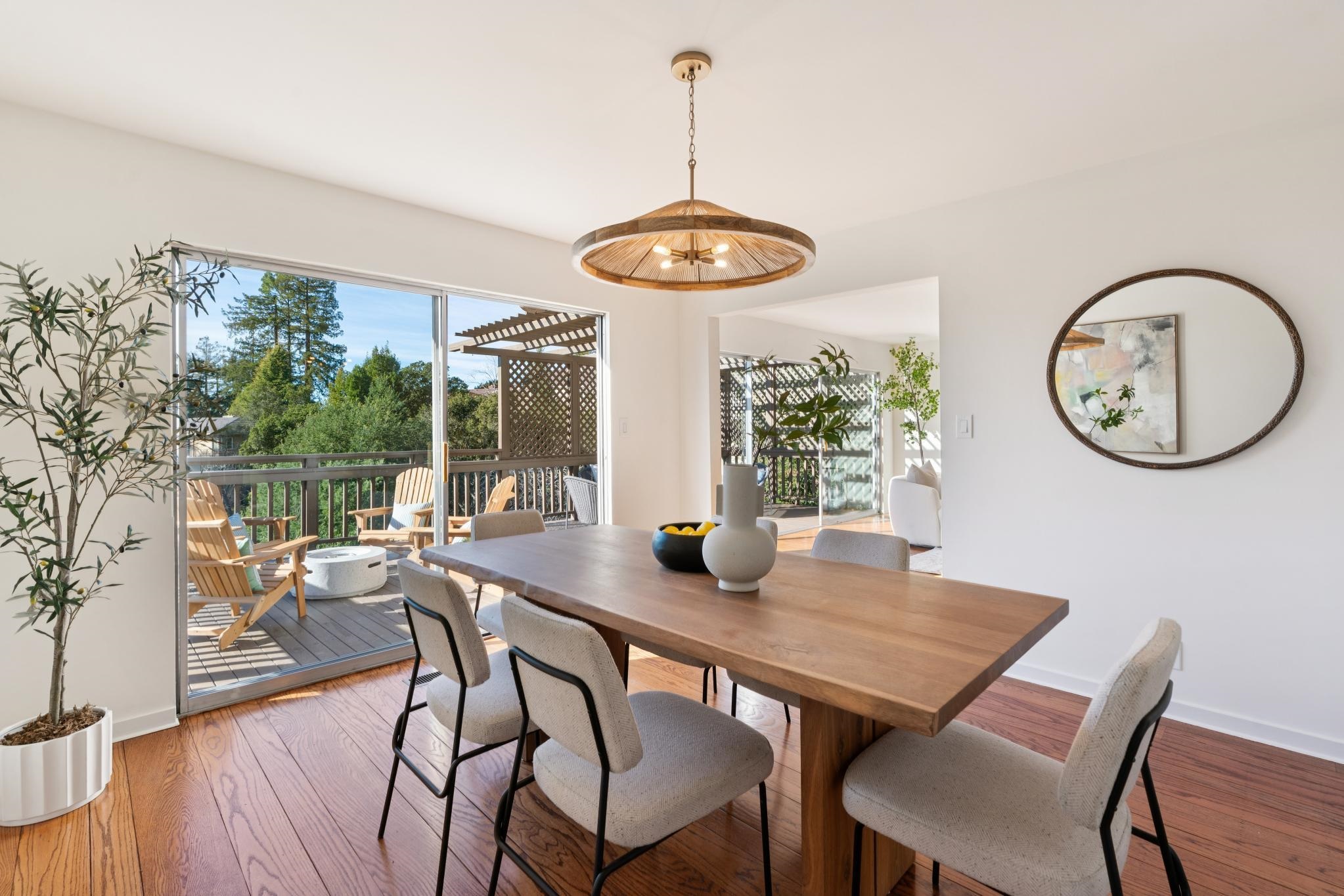 Detail Gallery Image 8 of 41 For 6227 Wood Dr, Oakland,  CA 94611 - 5 Beds | 3 Baths