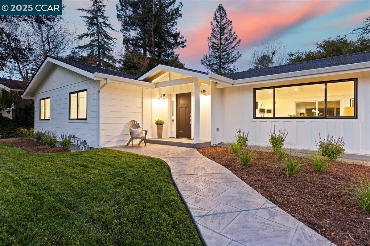 Detail Gallery Image 2 of 35 For 177 Ivy Dr, Orinda,  CA 94563 - 4 Beds | 3 Baths