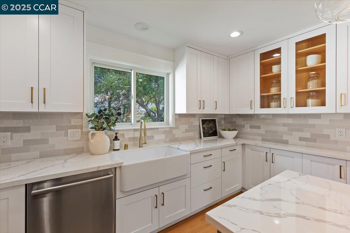 Detail Gallery Image 11 of 35 For 177 Ivy Dr, Orinda,  CA 94563 - 4 Beds | 3 Baths