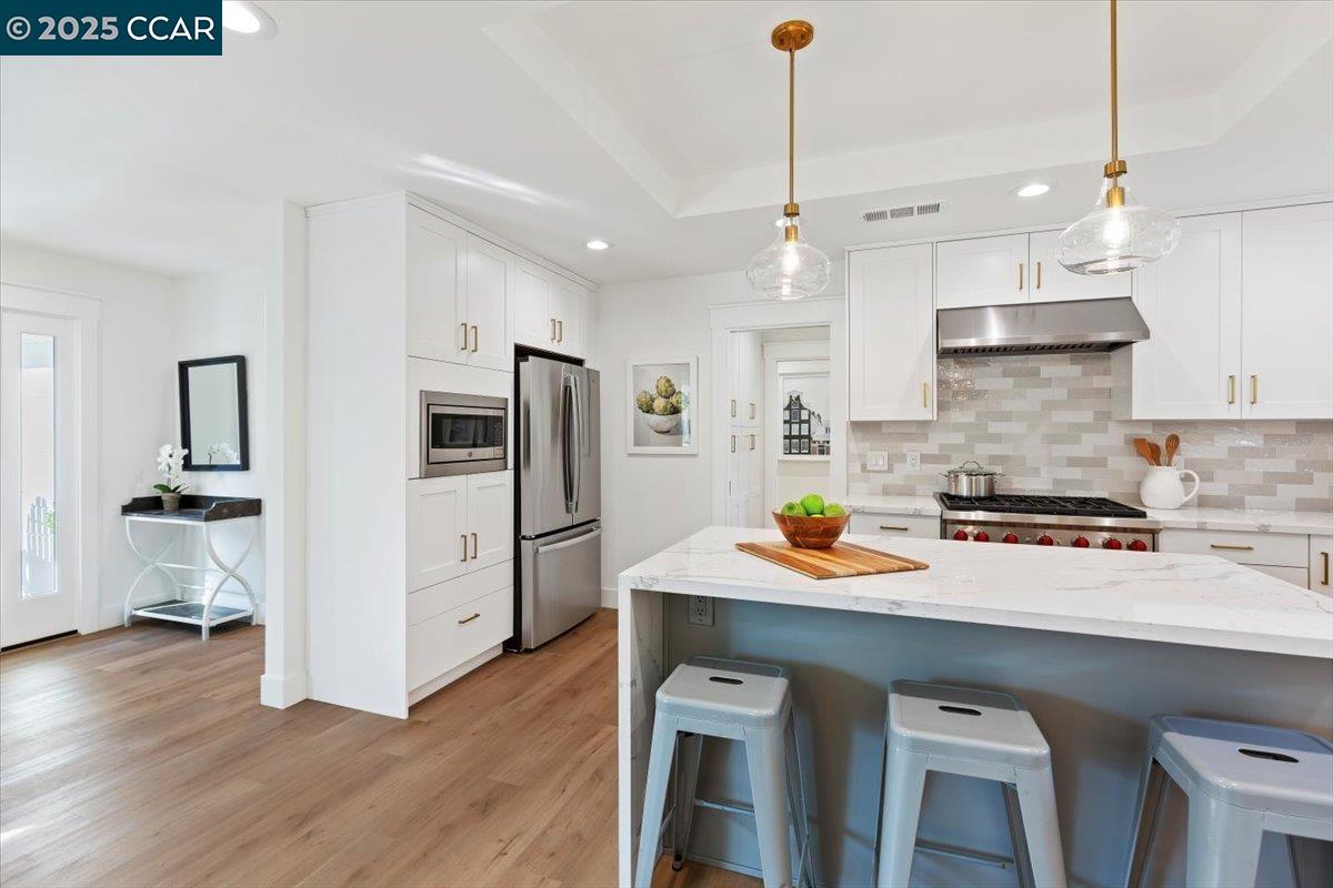 Detail Gallery Image 13 of 35 For 177 Ivy Dr, Orinda,  CA 94563 - 4 Beds | 3 Baths