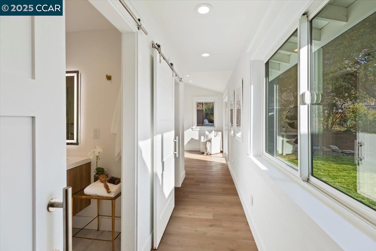 Detail Gallery Image 16 of 35 For 177 Ivy Dr, Orinda,  CA 94563 - 4 Beds | 3 Baths