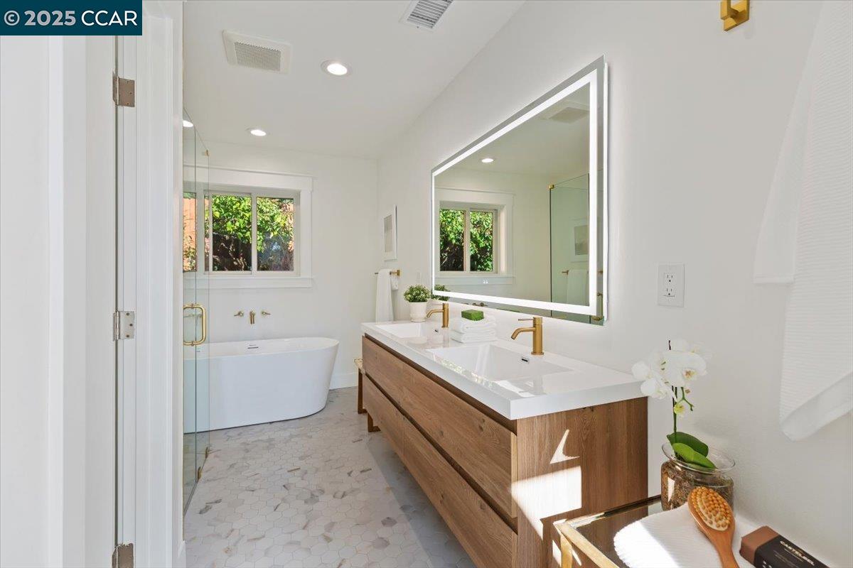 Detail Gallery Image 20 of 35 For 177 Ivy Dr, Orinda,  CA 94563 - 4 Beds | 3 Baths