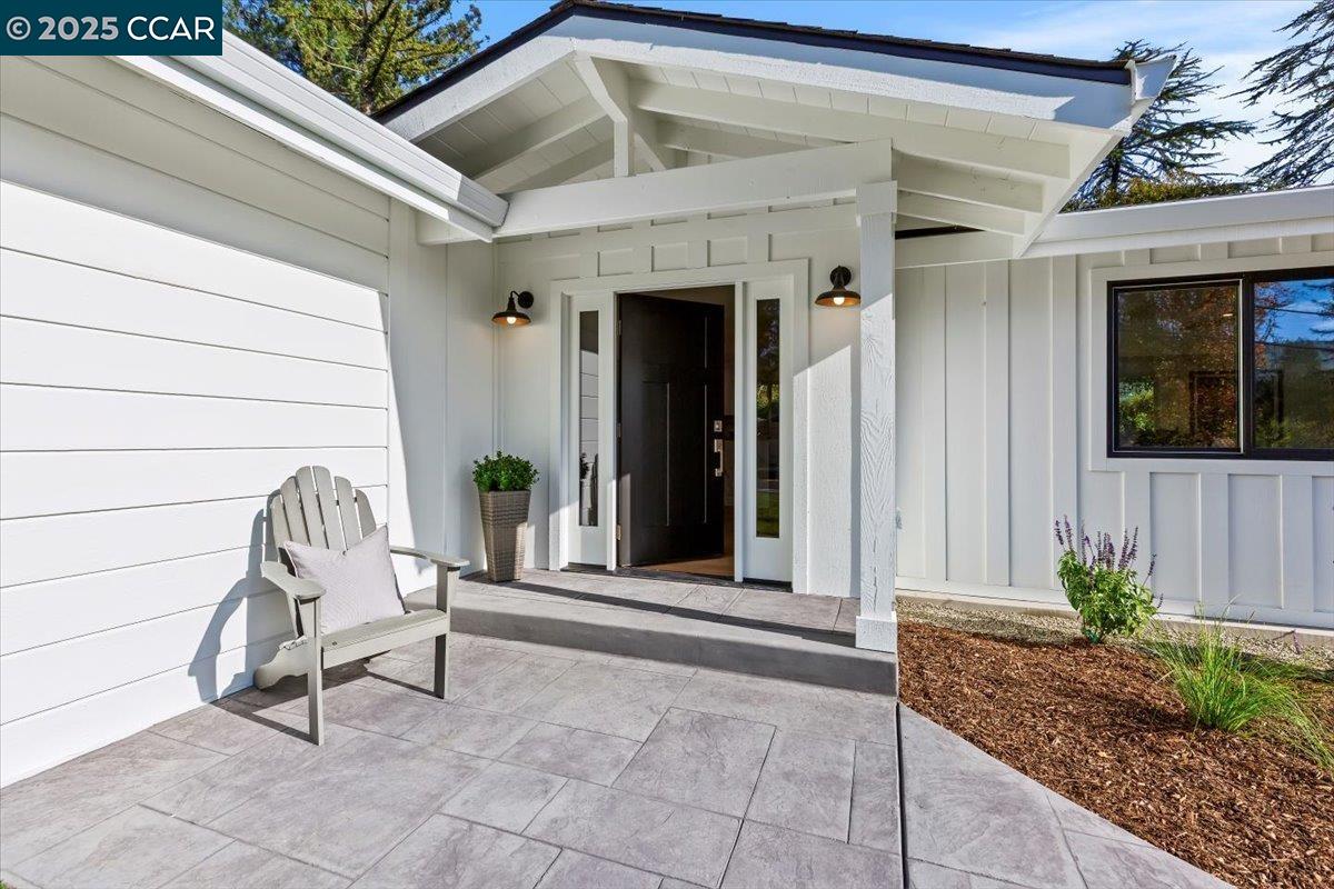 Detail Gallery Image 3 of 35 For 177 Ivy Dr, Orinda,  CA 94563 - 4 Beds | 3 Baths