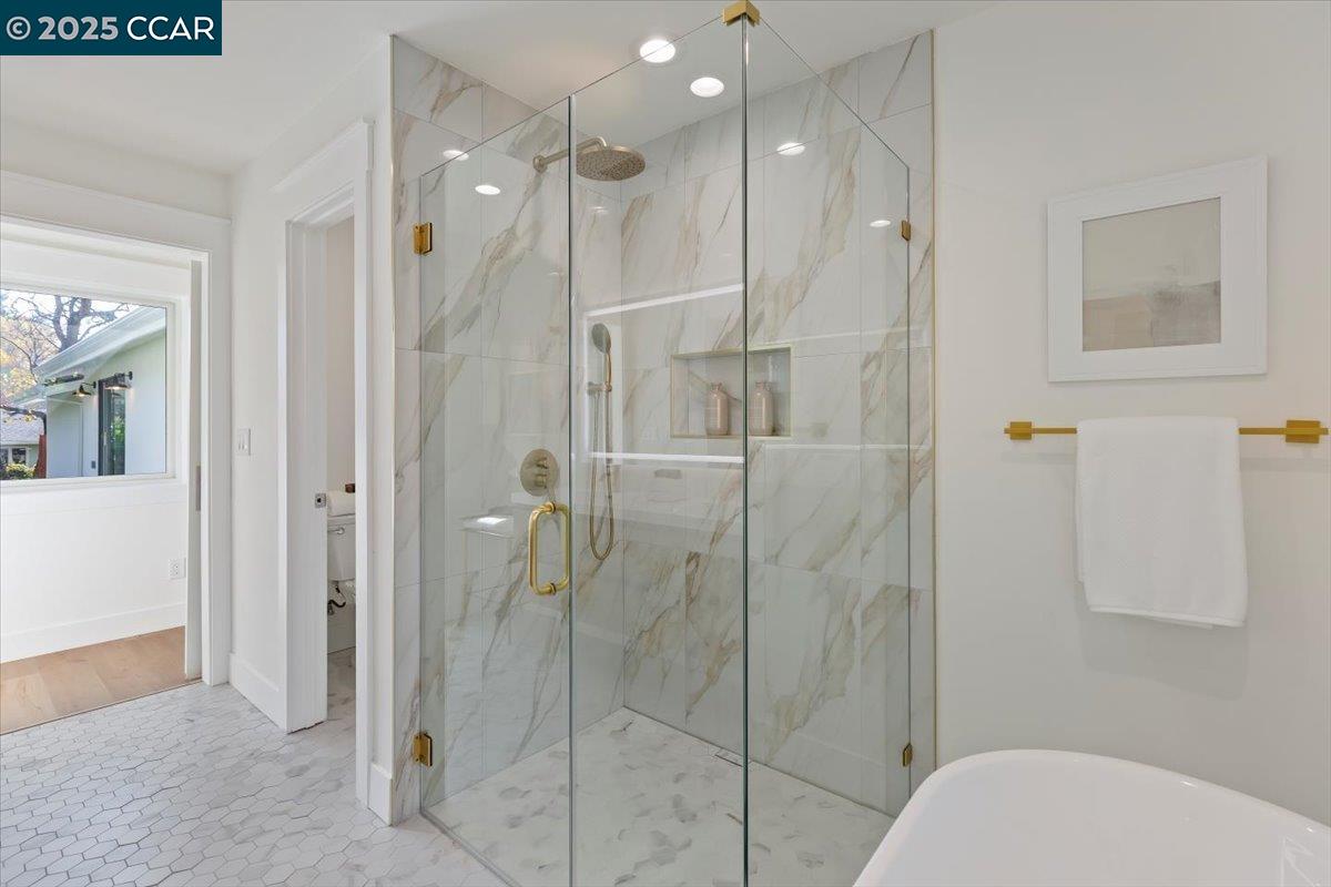 Detail Gallery Image 21 of 35 For 177 Ivy Dr, Orinda,  CA 94563 - 4 Beds | 3 Baths