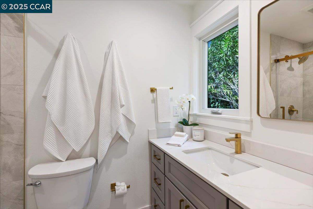 Detail Gallery Image 23 of 35 For 177 Ivy Dr, Orinda,  CA 94563 - 4 Beds | 3 Baths