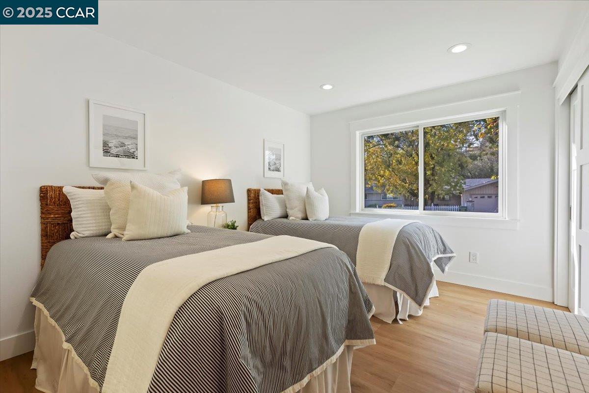 Detail Gallery Image 25 of 35 For 177 Ivy Dr, Orinda,  CA 94563 - 4 Beds | 3 Baths