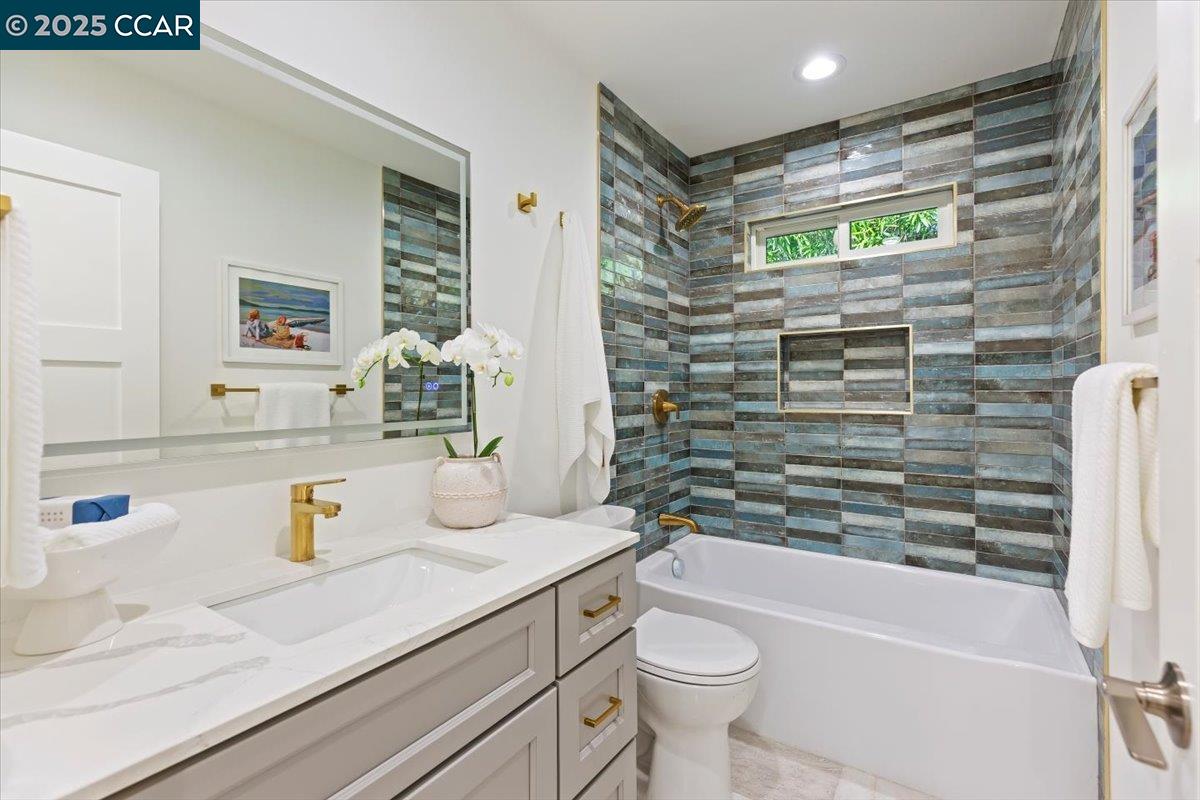 Detail Gallery Image 26 of 35 For 177 Ivy Dr, Orinda,  CA 94563 - 4 Beds | 3 Baths