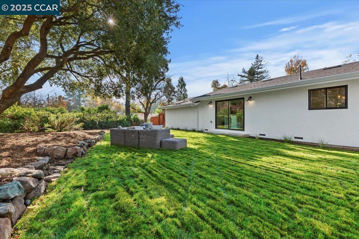 Detail Gallery Image 28 of 35 For 177 Ivy Dr, Orinda,  CA 94563 - 4 Beds | 3 Baths