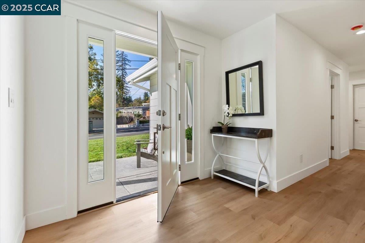 Detail Gallery Image 4 of 35 For 177 Ivy Dr, Orinda,  CA 94563 - 4 Beds | 3 Baths