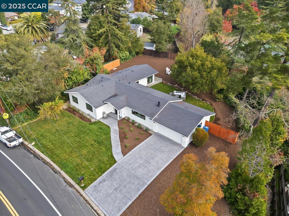 Detail Gallery Image 33 of 35 For 177 Ivy Dr, Orinda,  CA 94563 - 4 Beds | 3 Baths