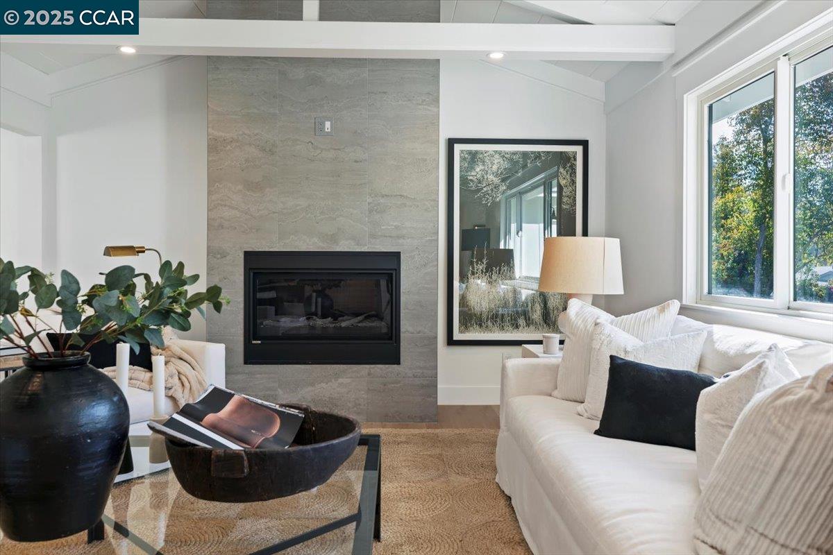 Detail Gallery Image 7 of 35 For 177 Ivy Dr, Orinda,  CA 94563 - 4 Beds | 3 Baths