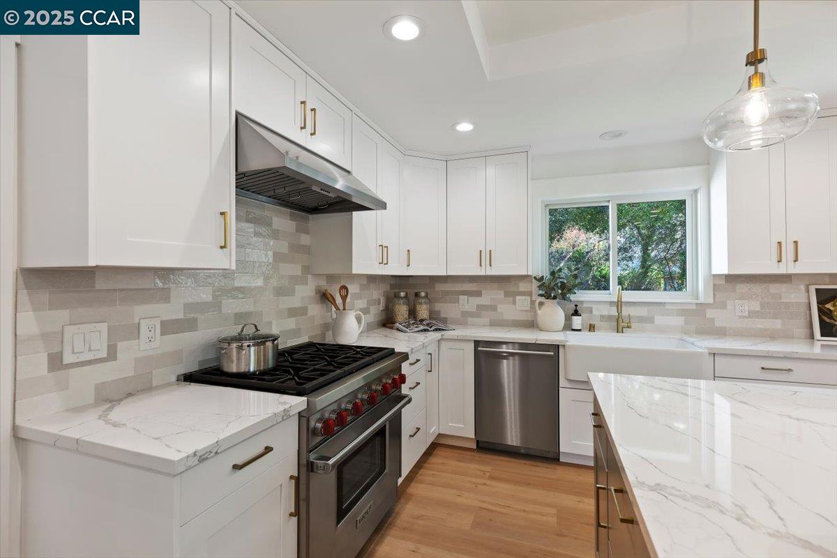 Detail Gallery Image 10 of 35 For 177 Ivy Dr, Orinda,  CA 94563 - 4 Beds | 3 Baths