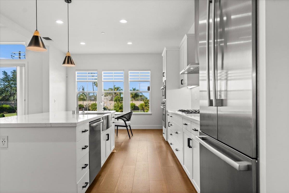 Detail Gallery Image 19 of 60 For 303 Emmet Pl, Concord,  CA 94521 - 5 Beds | 3/1 Baths