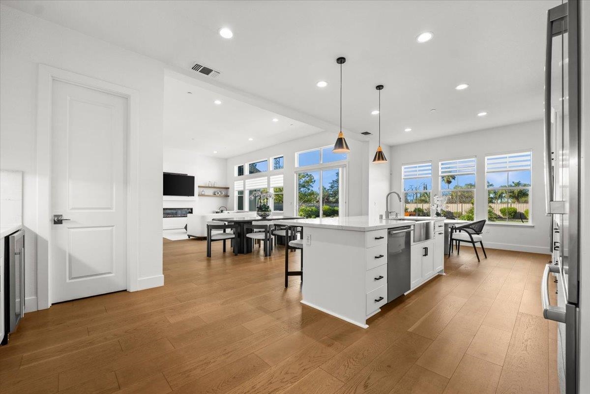 Detail Gallery Image 20 of 60 For 303 Emmet Pl, Concord,  CA 94521 - 5 Beds | 3/1 Baths