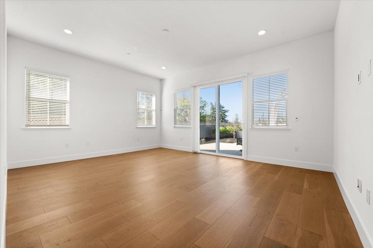 Detail Gallery Image 35 of 60 For 303 Emmet Pl, Concord,  CA 94521 - 5 Beds | 3/1 Baths