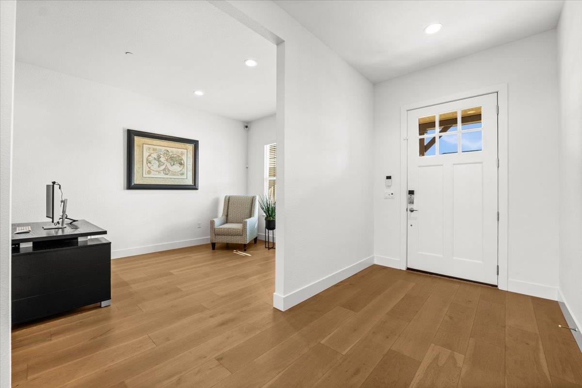 Detail Gallery Image 5 of 60 For 303 Emmet Pl, Concord,  CA 94521 - 5 Beds | 3/1 Baths