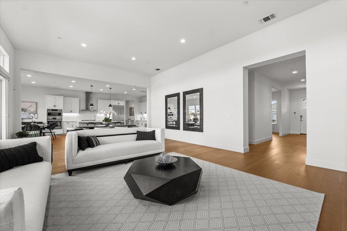 Detail Gallery Image 7 of 60 For 303 Emmet Pl, Concord,  CA 94521 - 5 Beds | 3/1 Baths