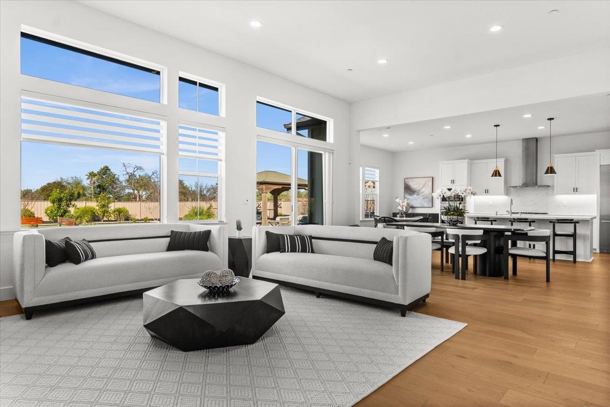 Detail Gallery Image 8 of 60 For 303 Emmet Pl, Concord,  CA 94521 - 5 Beds | 3/1 Baths