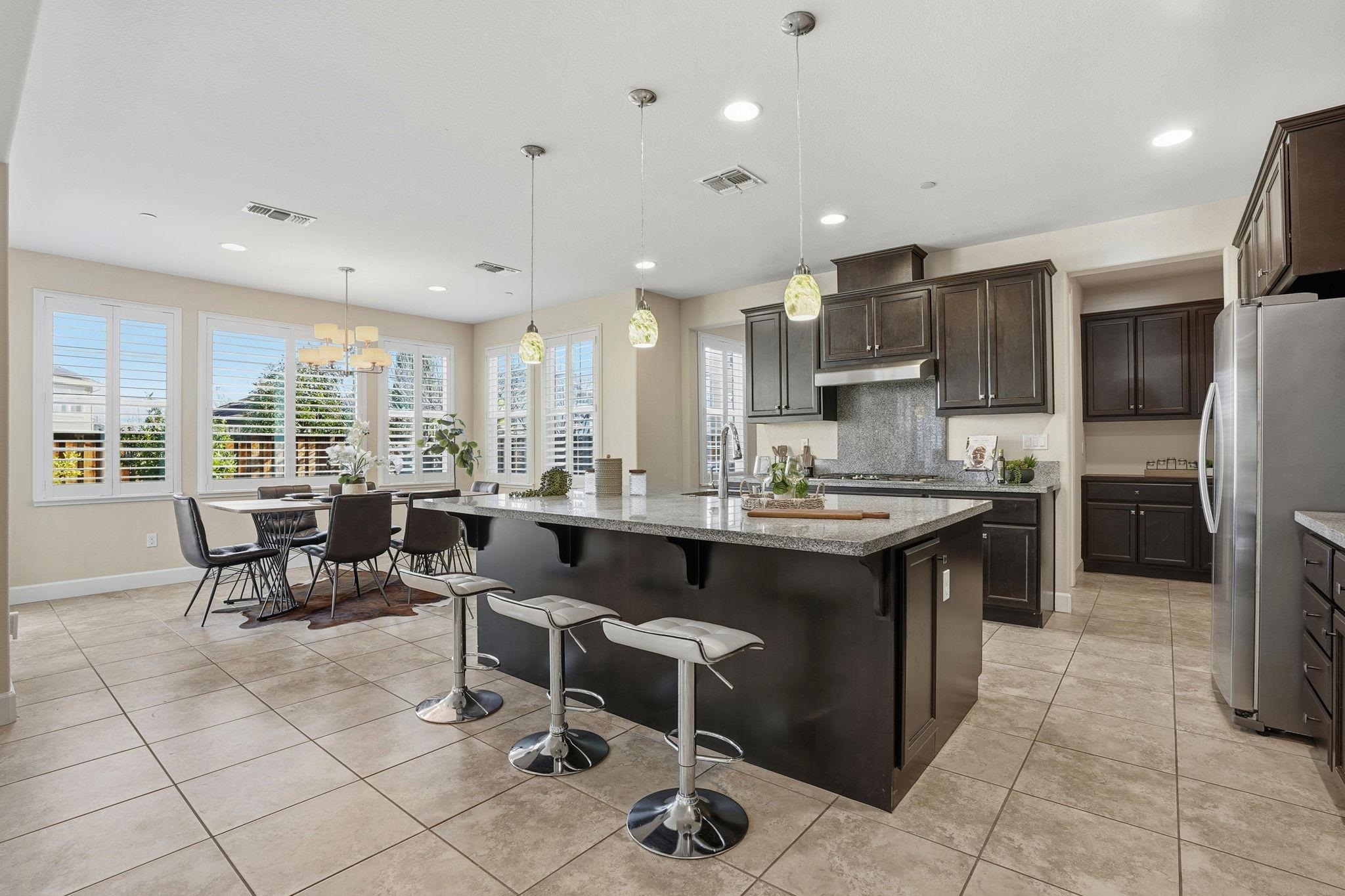 Detail Gallery Image 11 of 55 For 1110 S Vecindad St, Mountain House,  CA 95391 - 4 Beds | 3/1 Baths