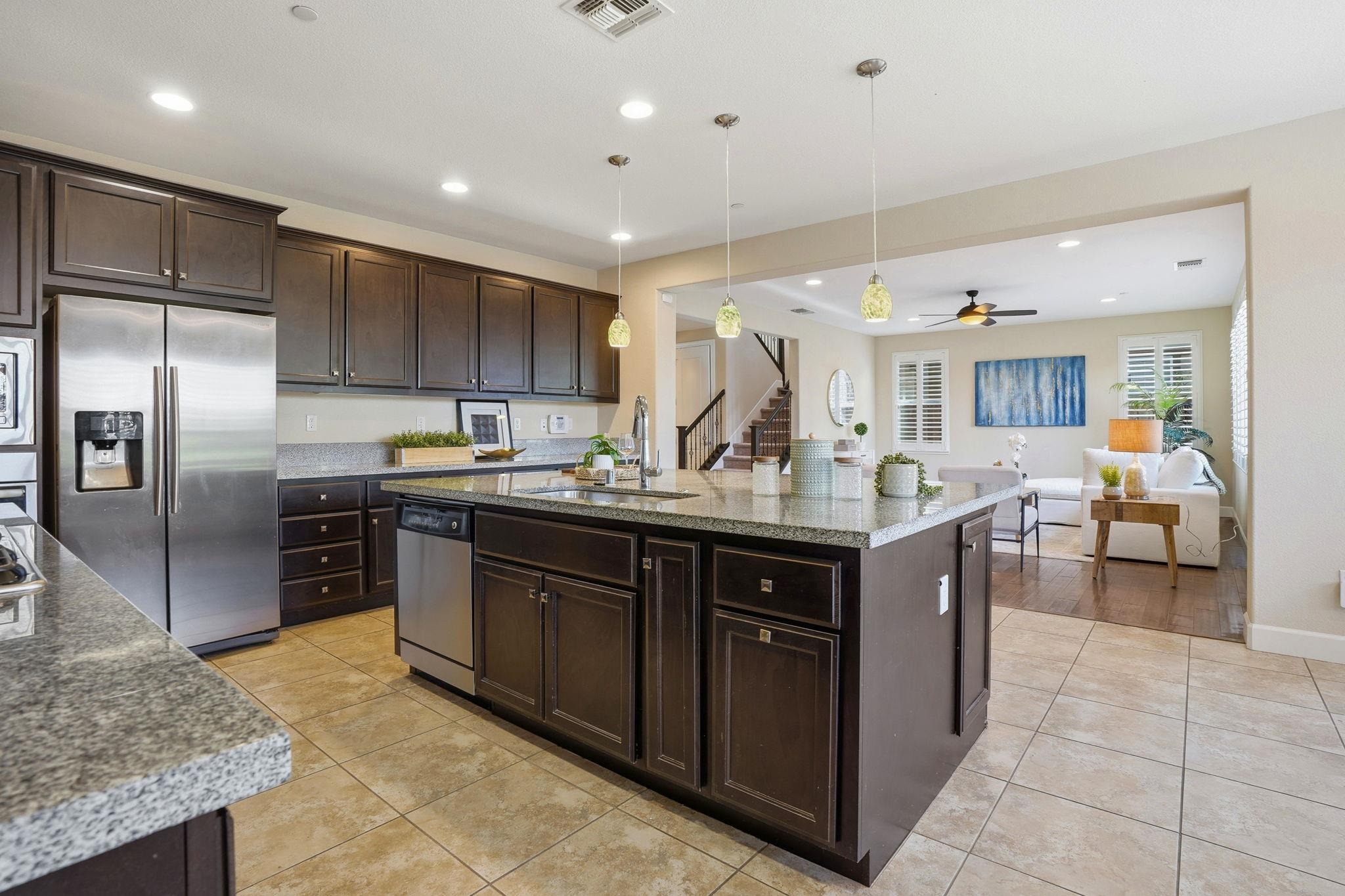 Detail Gallery Image 12 of 55 For 1110 S Vecindad St, Mountain House,  CA 95391 - 4 Beds | 3/1 Baths