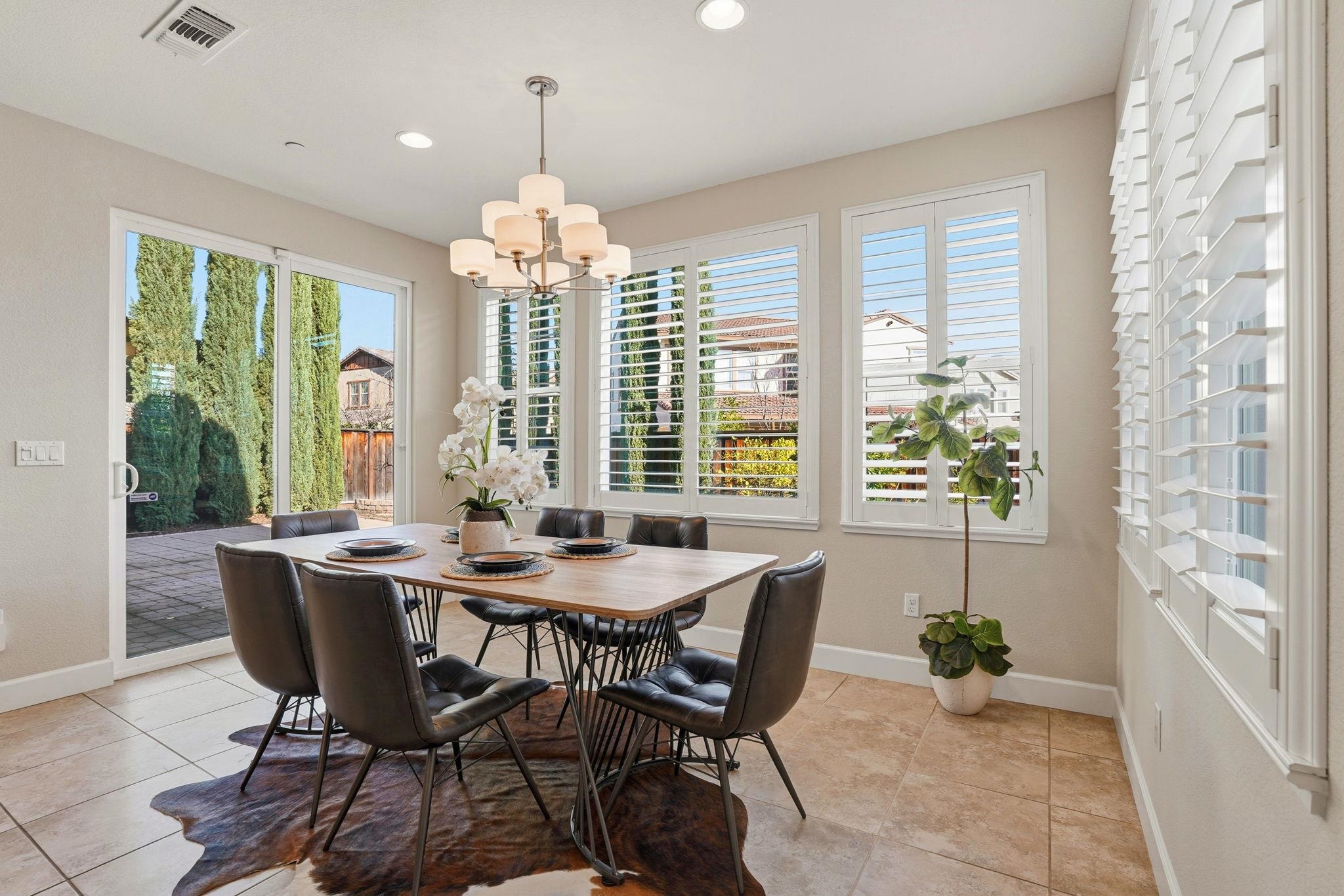 Detail Gallery Image 16 of 55 For 1110 S Vecindad St, Mountain House,  CA 95391 - 4 Beds | 3/1 Baths