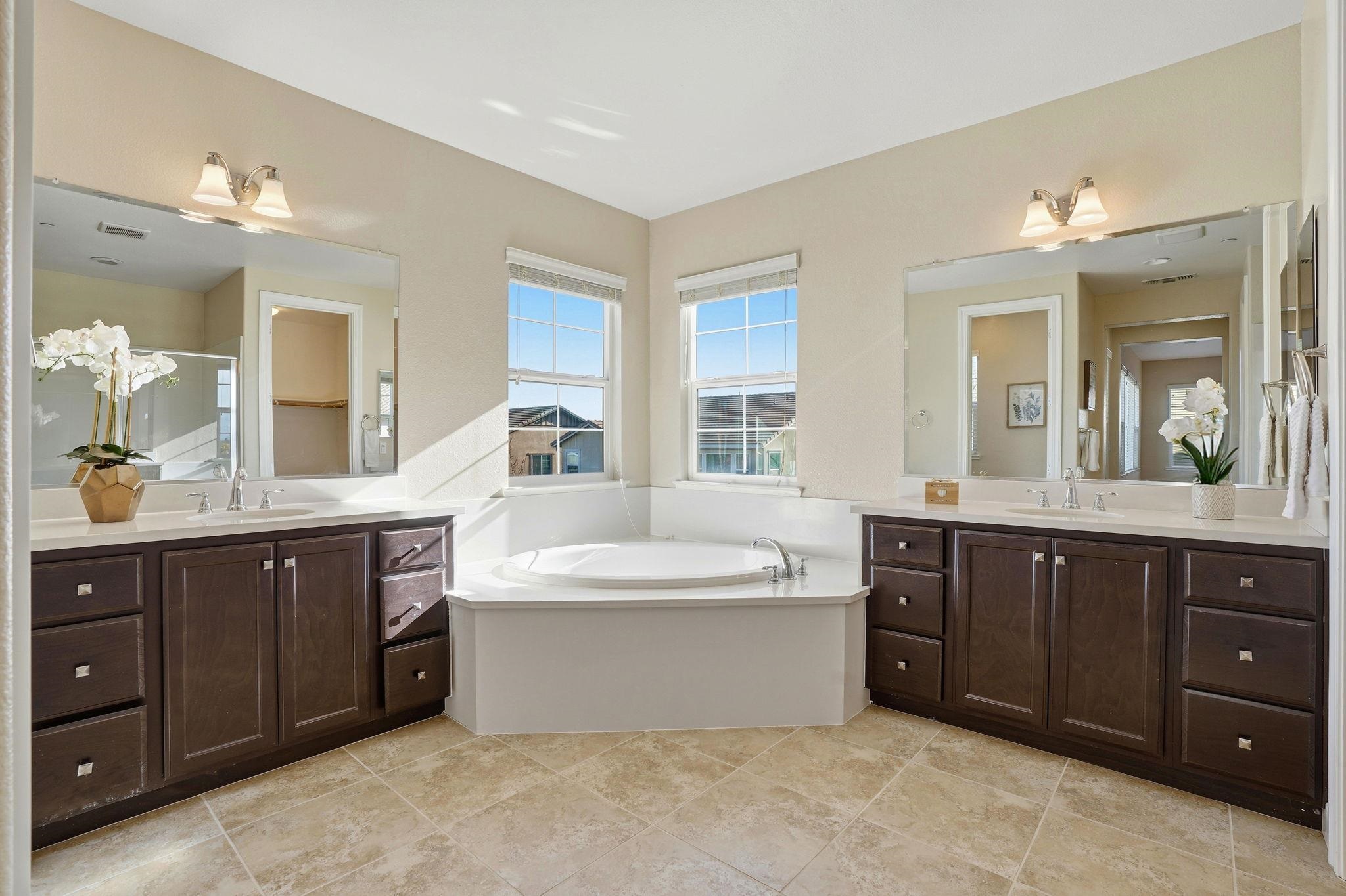 Detail Gallery Image 44 of 55 For 1110 S Vecindad St, Mountain House,  CA 95391 - 4 Beds | 3/1 Baths