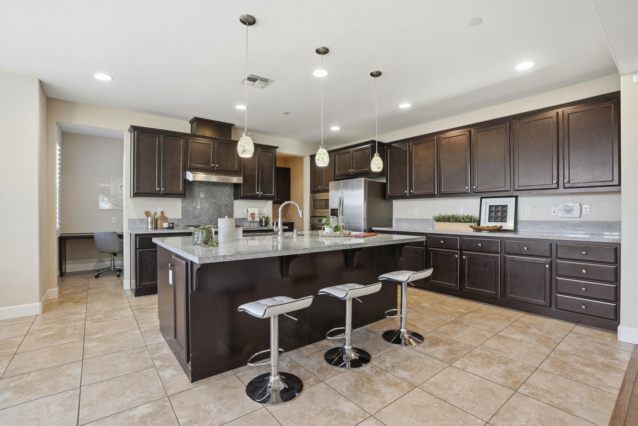 Detail Gallery Image 10 of 55 For 1110 S Vecindad St, Mountain House,  CA 95391 - 4 Beds | 3/1 Baths